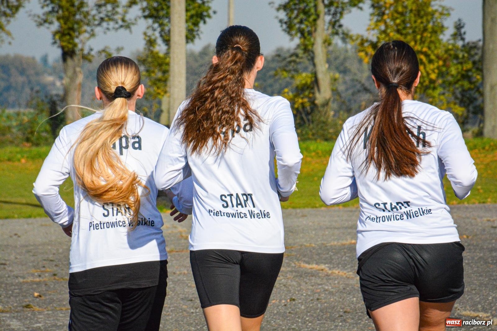 Zdjęcie w galerii na portalu naszraciborz.pl: Rywalizacja i rekreacja. Rodzinny piknik biegowy w Pietrowicach Wielkich wiadomości z regionu