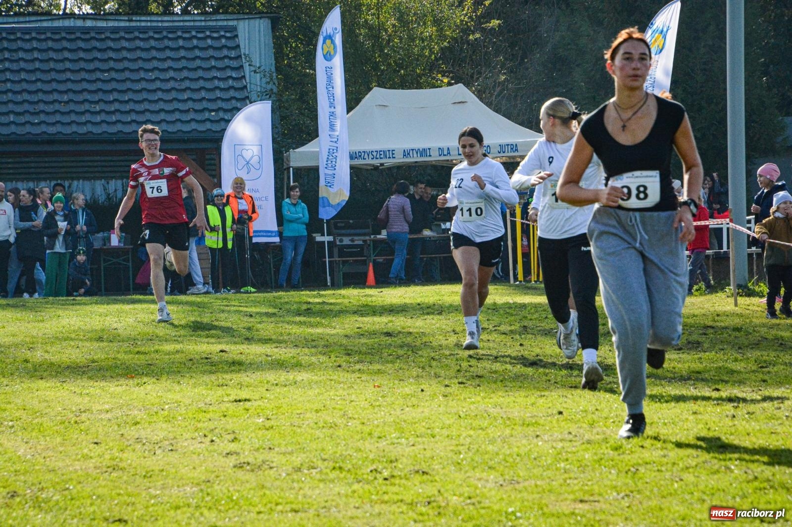 Zdjęcie w galerii na portalu naszraciborz.pl: Rywalizacja i rekreacja. Rodzinny piknik biegowy w Pietrowicach Wielkich wiadomości z regionu