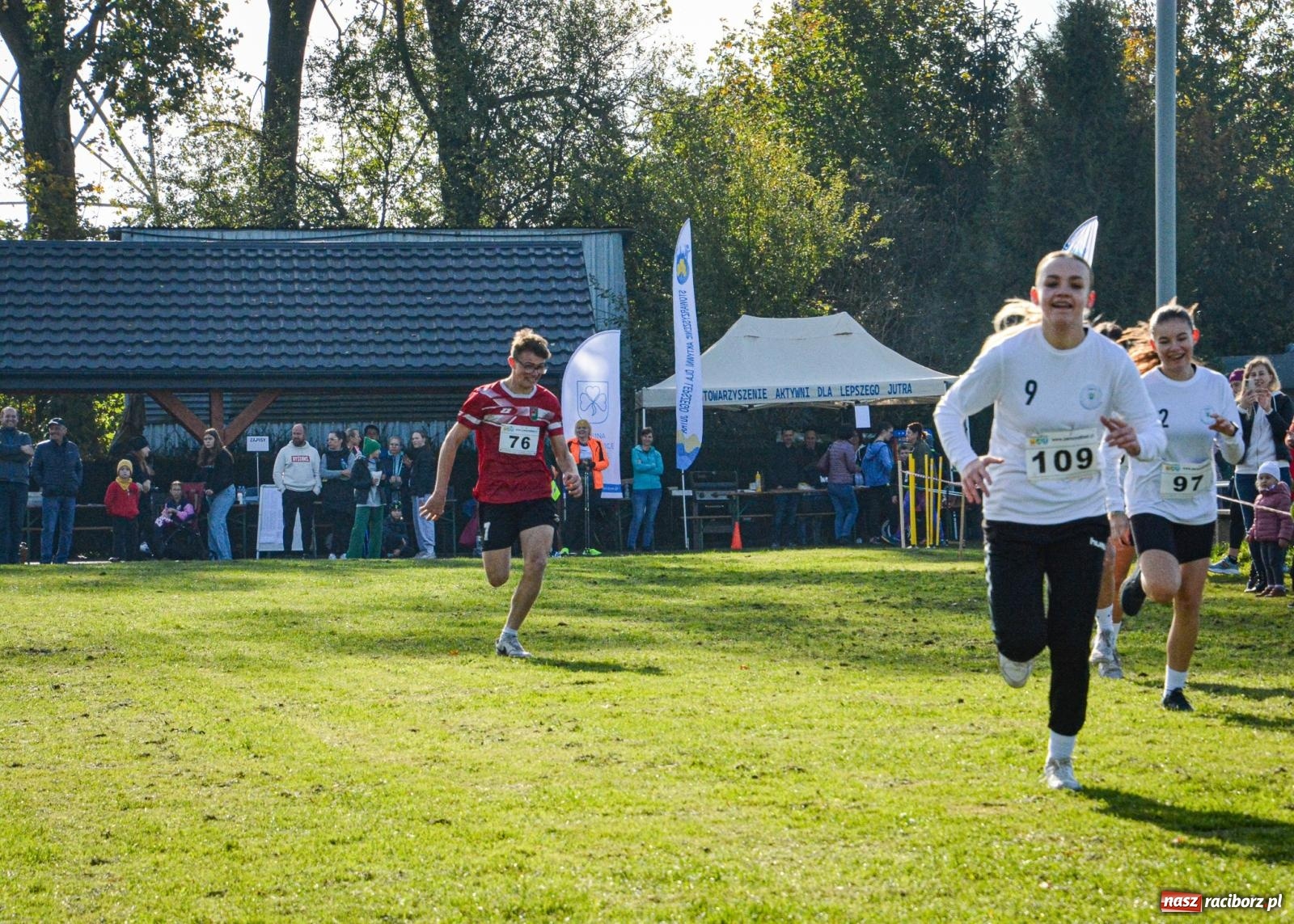 Zdjęcie w galerii na portalu naszraciborz.pl: Rywalizacja i rekreacja. Rodzinny piknik biegowy w Pietrowicach Wielkich wiadomości z regionu