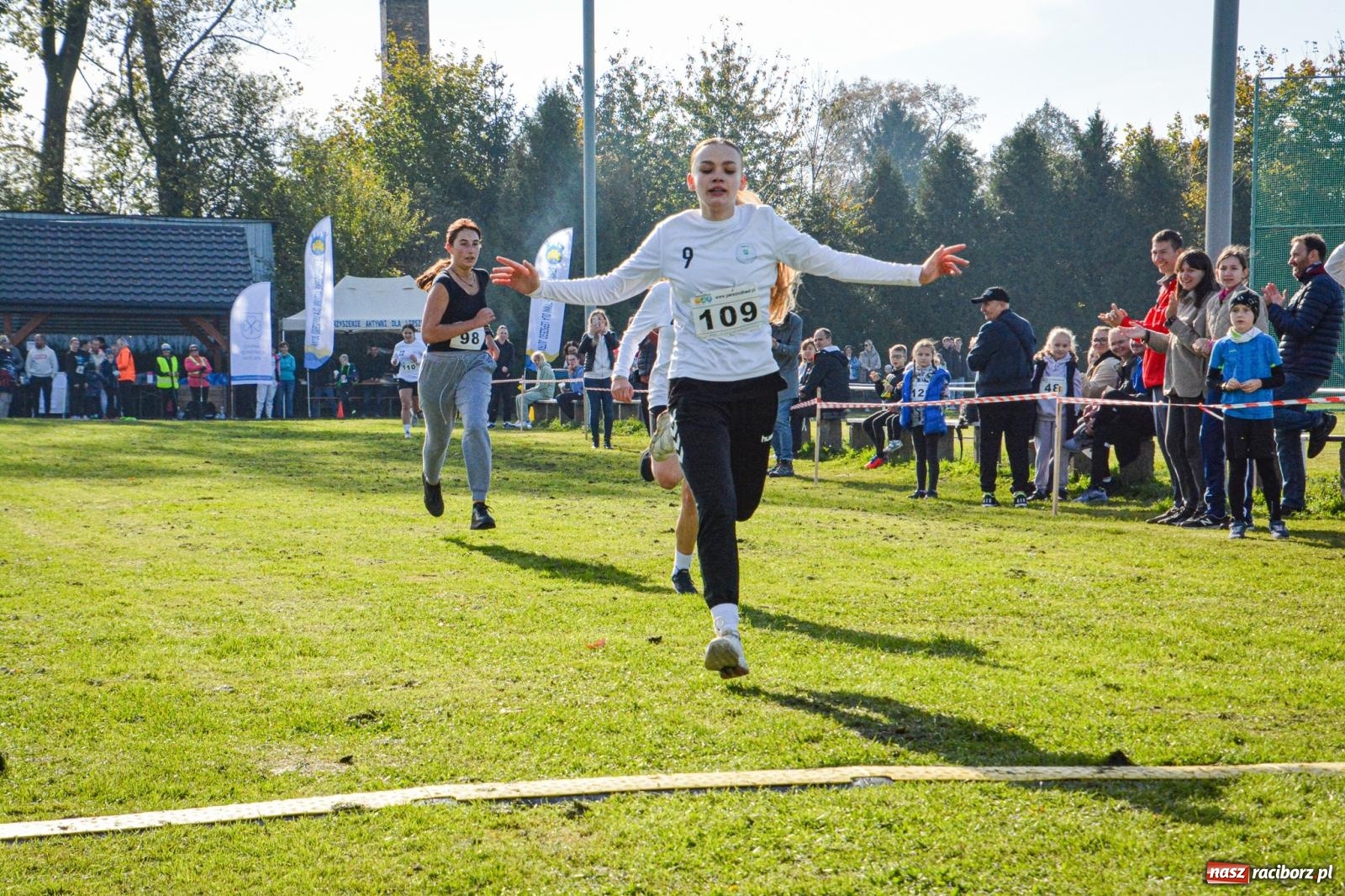 Zdjęcie w galerii na portalu naszraciborz.pl: Rywalizacja i rekreacja. Rodzinny piknik biegowy w Pietrowicach Wielkich wiadomości z regionu