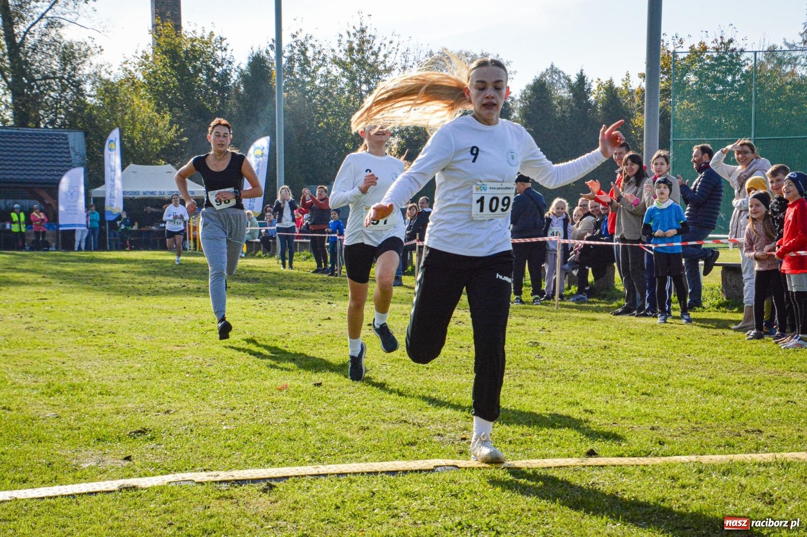 Zdjęcie w galerii na portalu naszraciborz.pl: Rywalizacja i rekreacja. Rodzinny piknik biegowy w Pietrowicach Wielkich wiadomości z regionu