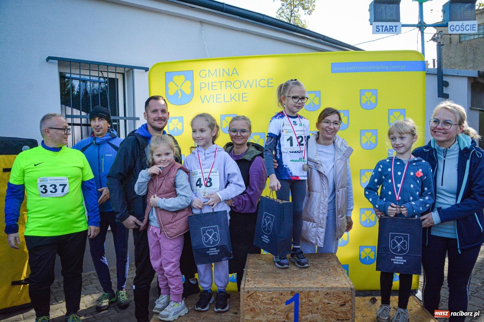 Zdjęcie w galerii na portalu naszraciborz.pl: Rywalizacja i rekreacja. Rodzinny piknik biegowy w Pietrowicach Wielkich wiadomości z regionu