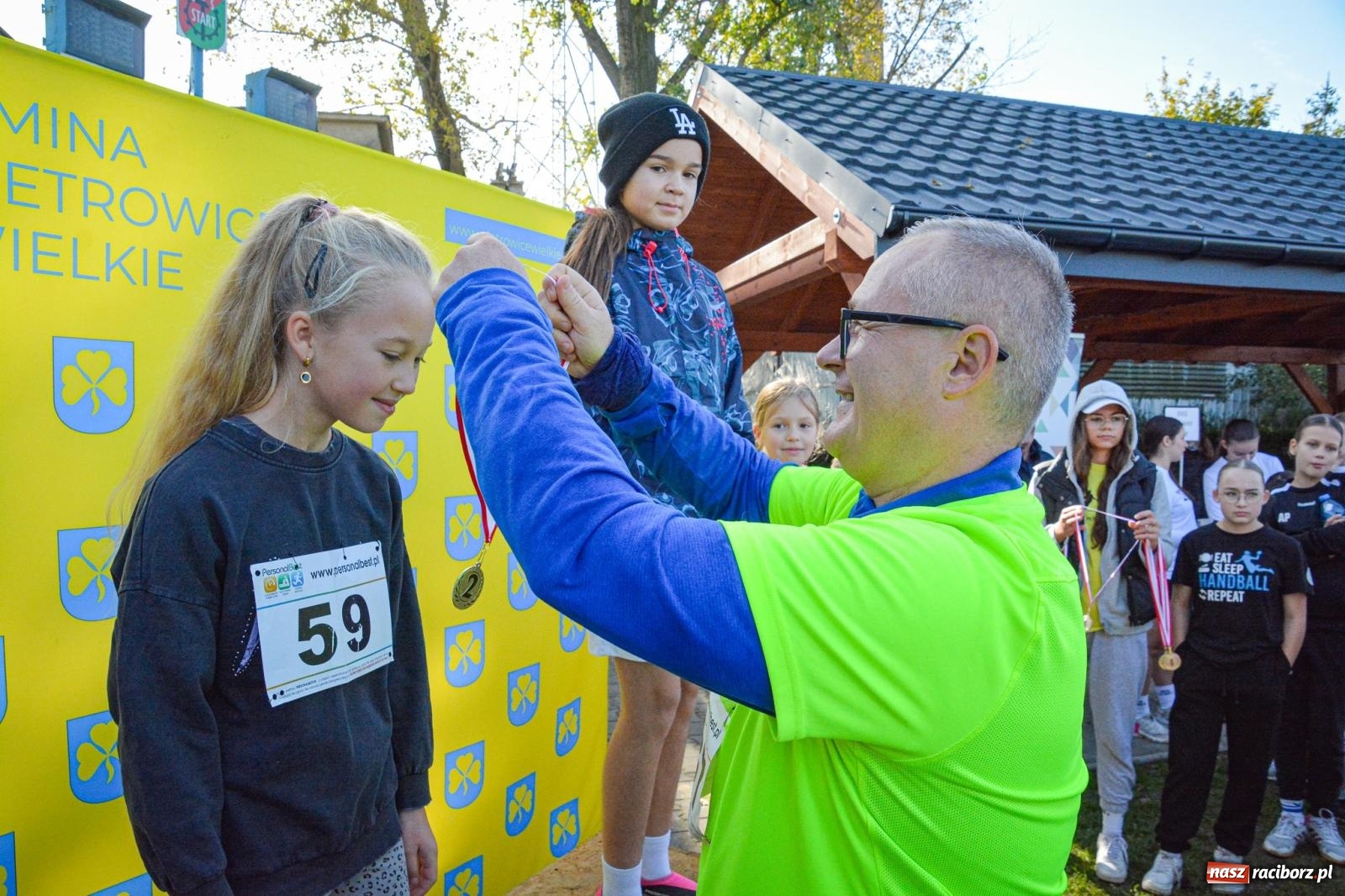 Zdjęcie w galerii na portalu naszraciborz.pl: Rywalizacja i rekreacja. Rodzinny piknik biegowy w Pietrowicach Wielkich wiadomości z regionu