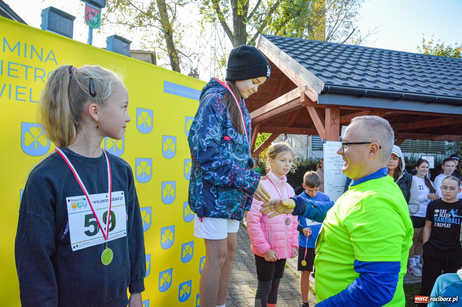 Zdjęcie w galerii na portalu naszraciborz.pl: Rywalizacja i rekreacja. Rodzinny piknik biegowy w Pietrowicach Wielkich wiadomości z regionu