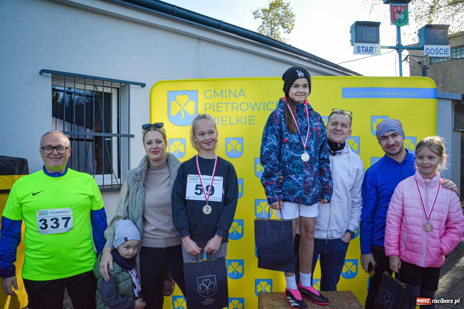 Zdjęcie w galerii na portalu naszraciborz.pl: Rywalizacja i rekreacja. Rodzinny piknik biegowy w Pietrowicach Wielkich wiadomości z regionu