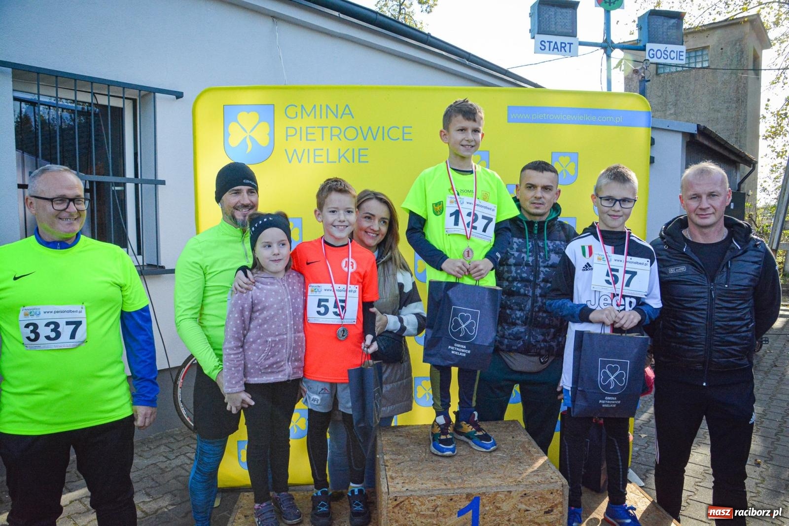 Zdjęcie w galerii na portalu naszraciborz.pl: Rywalizacja i rekreacja. Rodzinny piknik biegowy w Pietrowicach Wielkich wiadomości z regionu