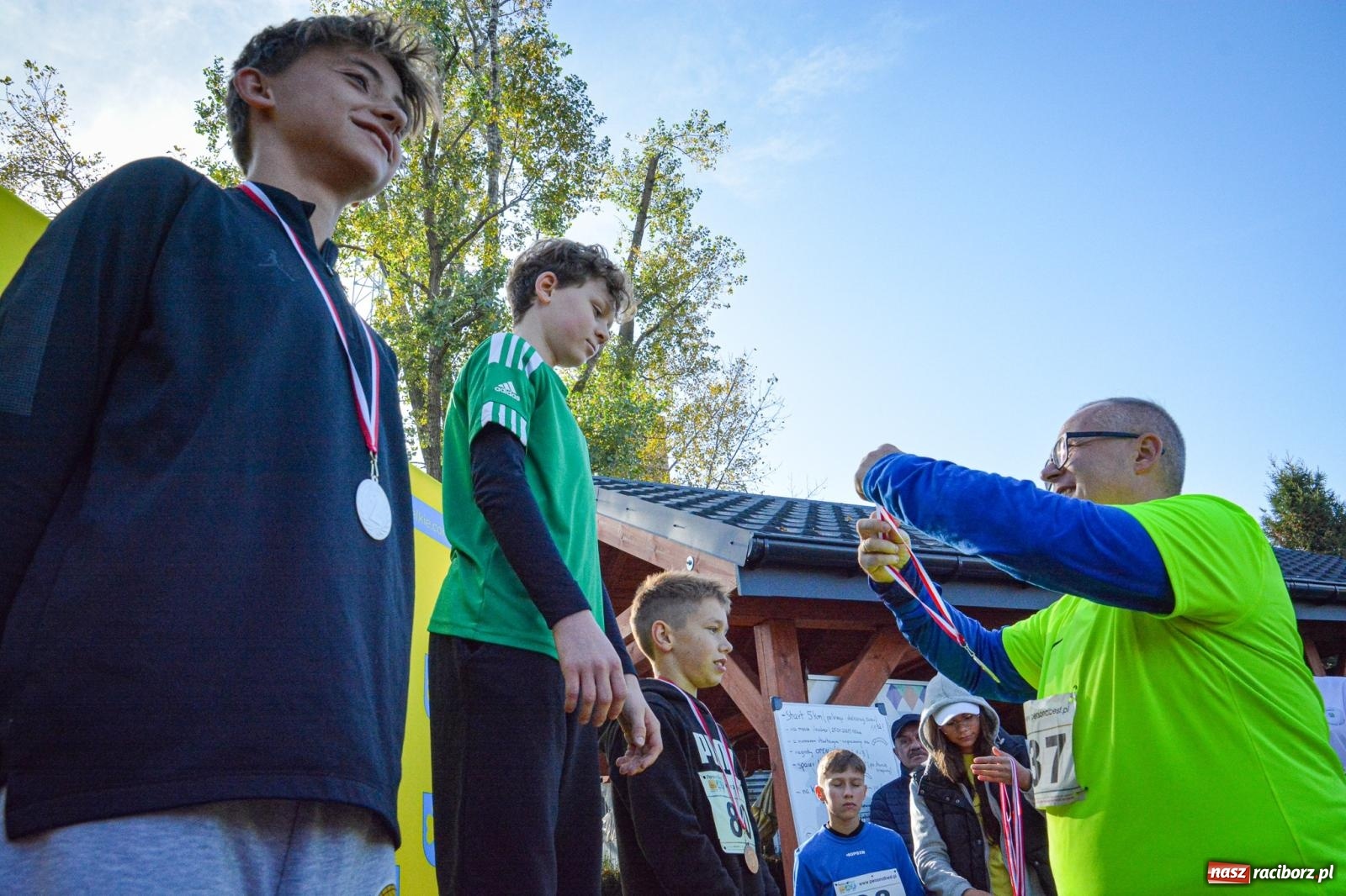 Zdjęcie w galerii na portalu naszraciborz.pl: Rywalizacja i rekreacja. Rodzinny piknik biegowy w Pietrowicach Wielkich wiadomości z regionu