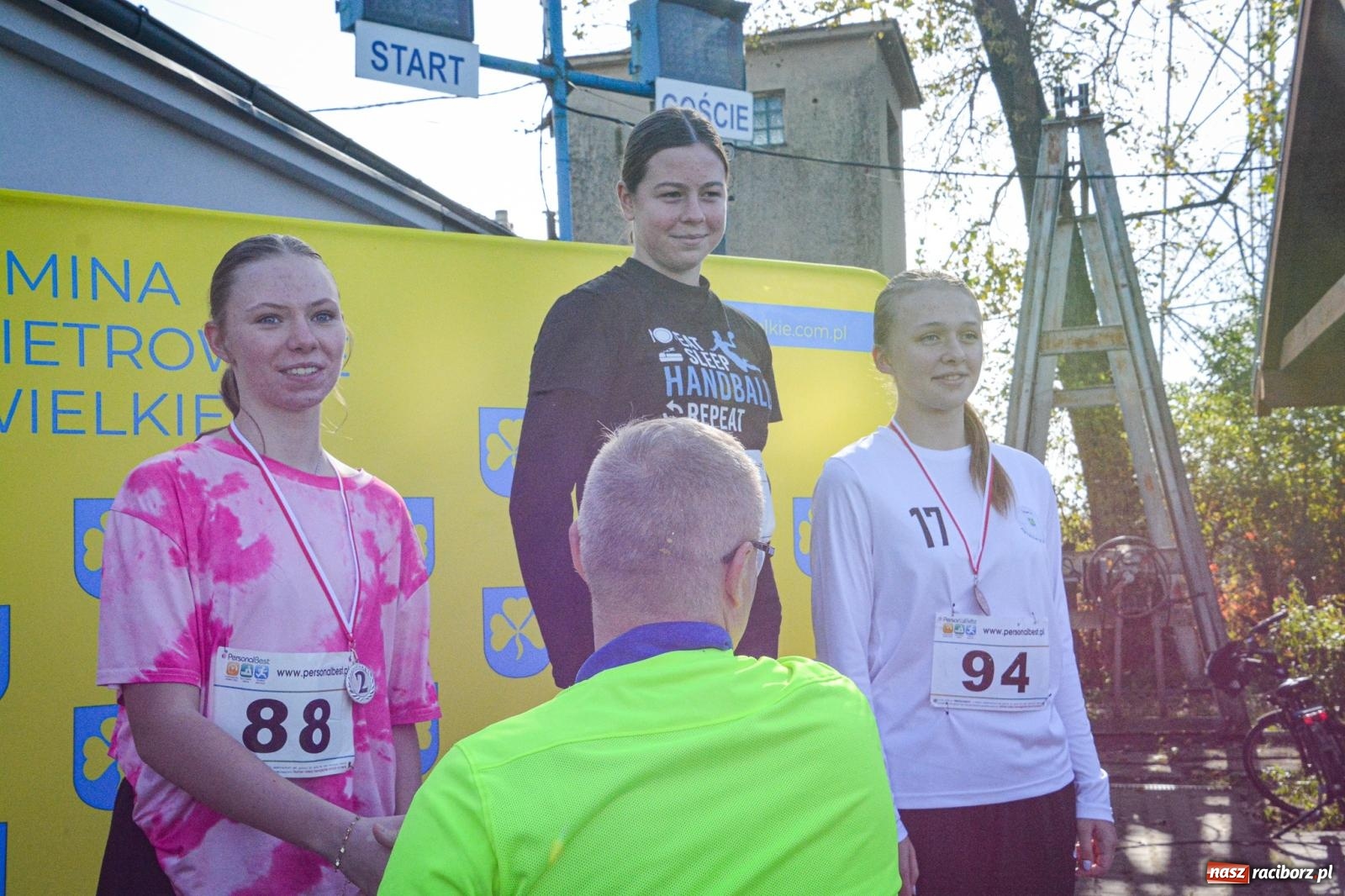 Zdjęcie w galerii na portalu naszraciborz.pl: Rywalizacja i rekreacja. Rodzinny piknik biegowy w Pietrowicach Wielkich wiadomości z regionu