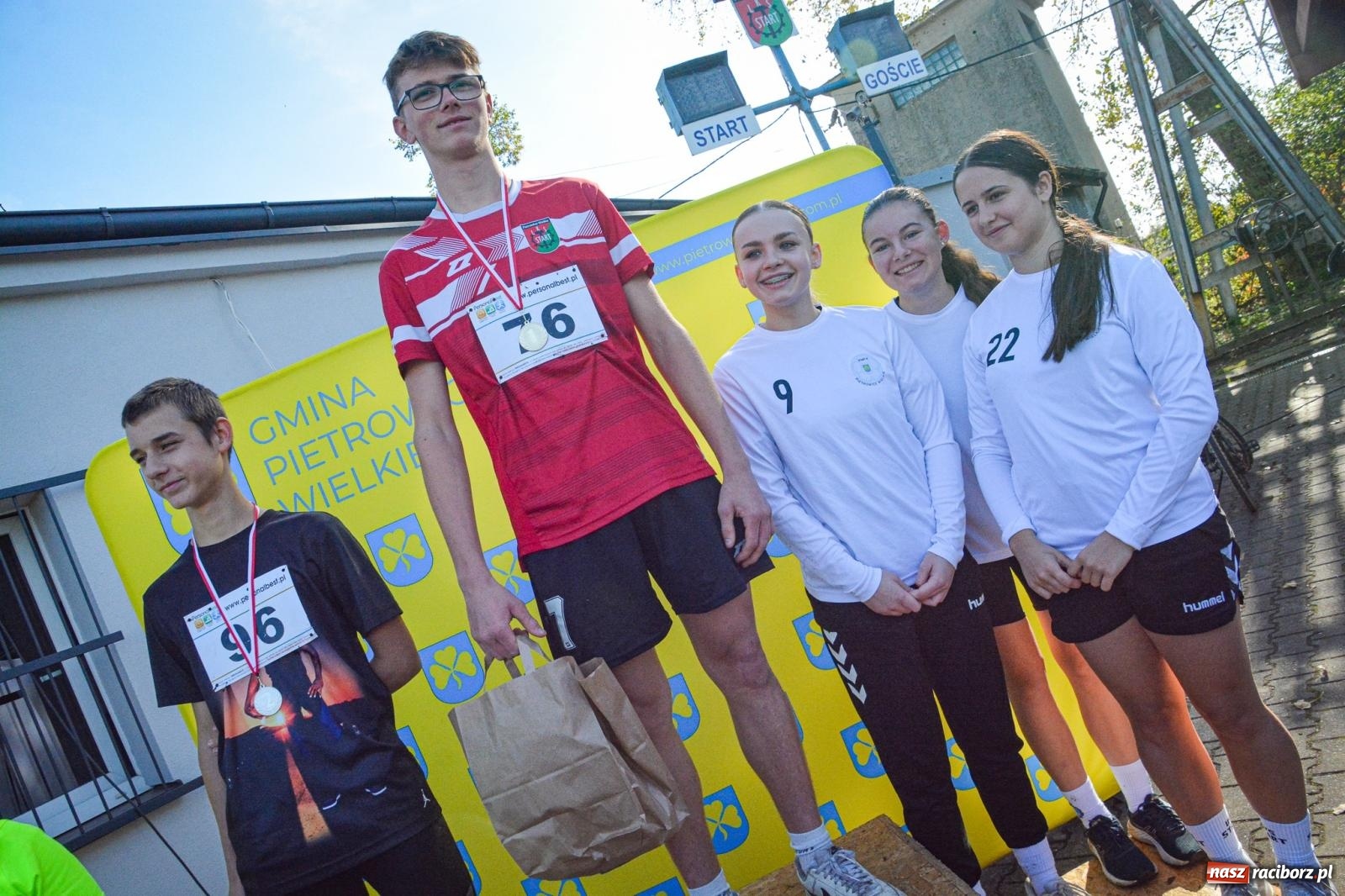 Zdjęcie w galerii na portalu naszraciborz.pl: Rywalizacja i rekreacja. Rodzinny piknik biegowy w Pietrowicach Wielkich wiadomości z regionu