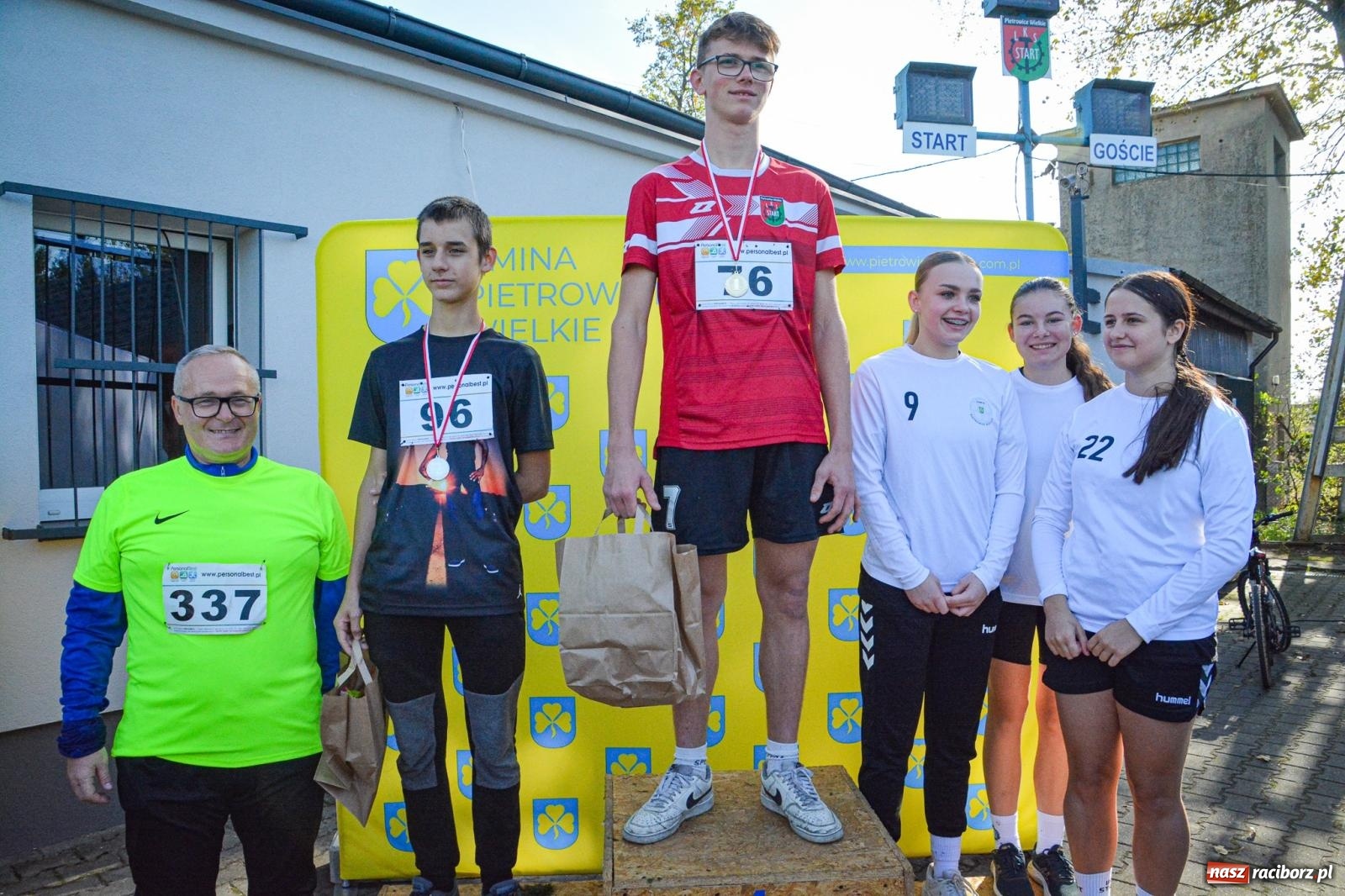 Zdjęcie w galerii na portalu naszraciborz.pl: Rywalizacja i rekreacja. Rodzinny piknik biegowy w Pietrowicach Wielkich wiadomości z regionu
