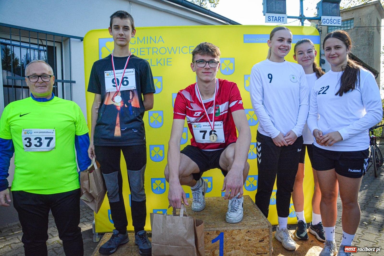 Zdjęcie w galerii na portalu naszraciborz.pl: Rywalizacja i rekreacja. Rodzinny piknik biegowy w Pietrowicach Wielkich wiadomości z regionu