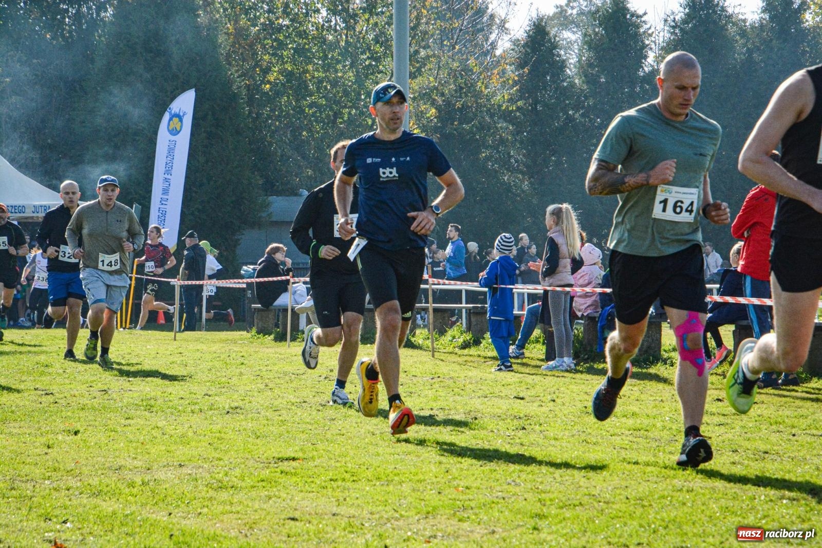 Zdjęcie w galerii na portalu naszraciborz.pl: Rywalizacja i rekreacja. Rodzinny piknik biegowy w Pietrowicach Wielkich wiadomości z regionu