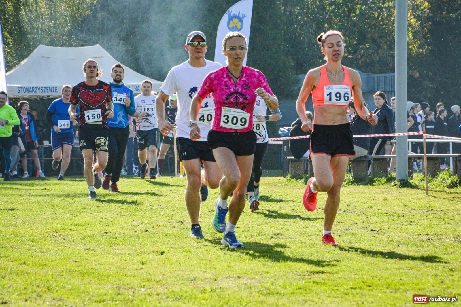 Zdjęcie w galerii na portalu naszraciborz.pl: Rywalizacja i rekreacja. Rodzinny piknik biegowy w Pietrowicach Wielkich wiadomości z regionu