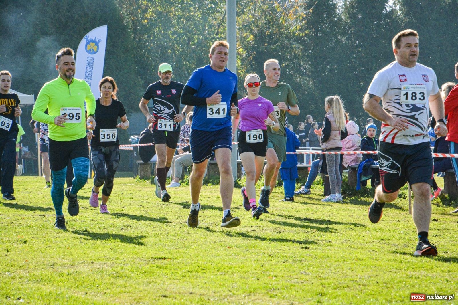 Zdjęcie w galerii na portalu naszraciborz.pl: Rywalizacja i rekreacja. Rodzinny piknik biegowy w Pietrowicach Wielkich wiadomości z regionu