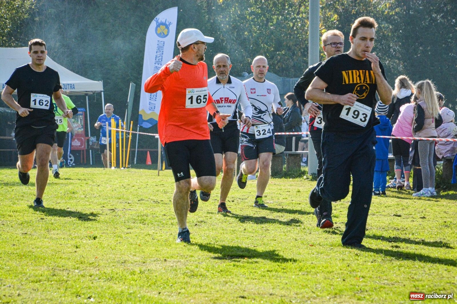Zdjęcie w galerii na portalu naszraciborz.pl: Rywalizacja i rekreacja. Rodzinny piknik biegowy w Pietrowicach Wielkich wiadomości z regionu