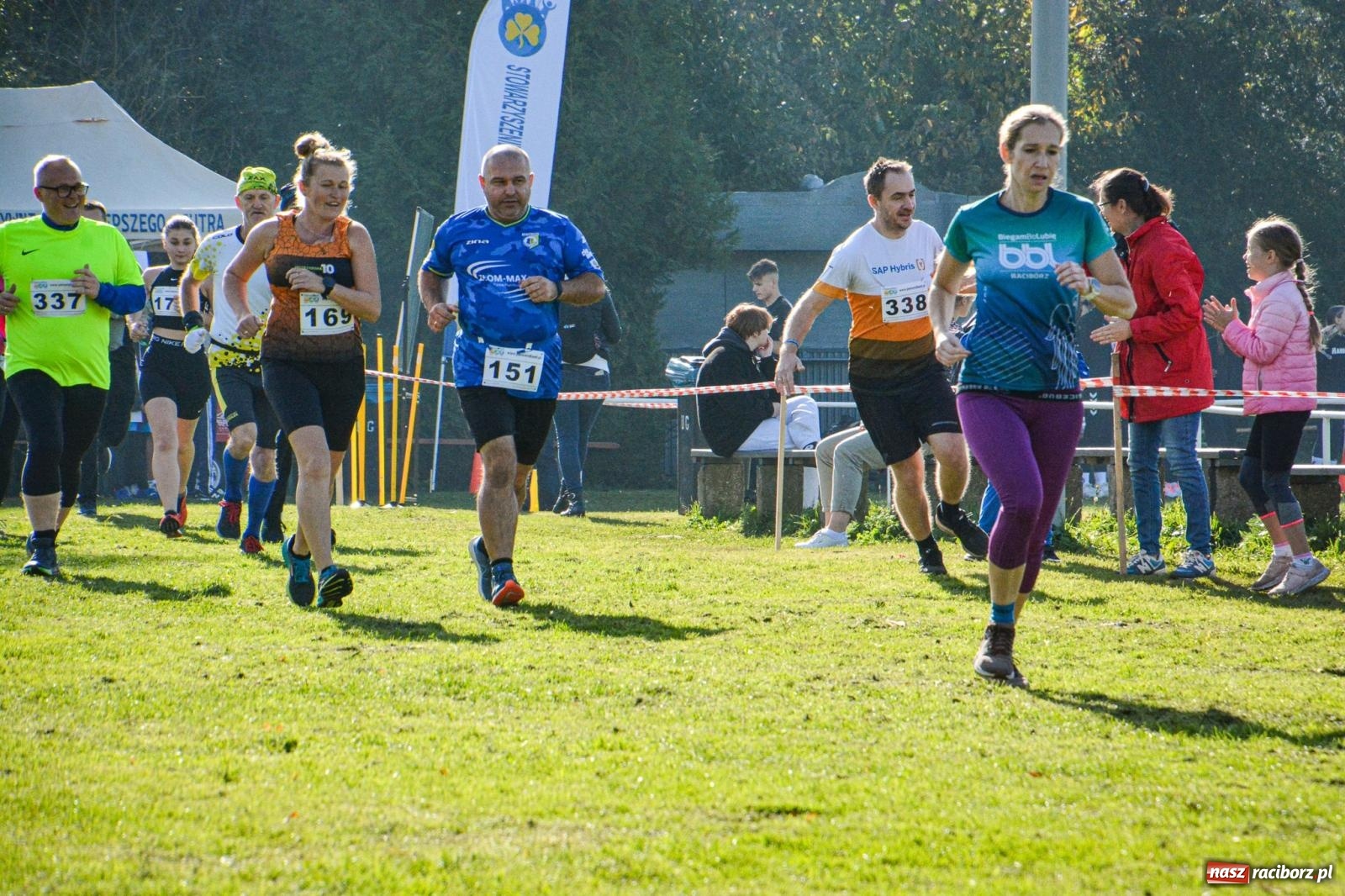 Zdjęcie w galerii na portalu naszraciborz.pl: Rywalizacja i rekreacja. Rodzinny piknik biegowy w Pietrowicach Wielkich wiadomości z regionu