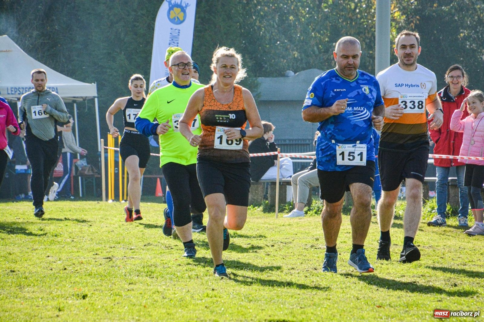 Zdjęcie w galerii na portalu naszraciborz.pl: Rywalizacja i rekreacja. Rodzinny piknik biegowy w Pietrowicach Wielkich wiadomości z regionu