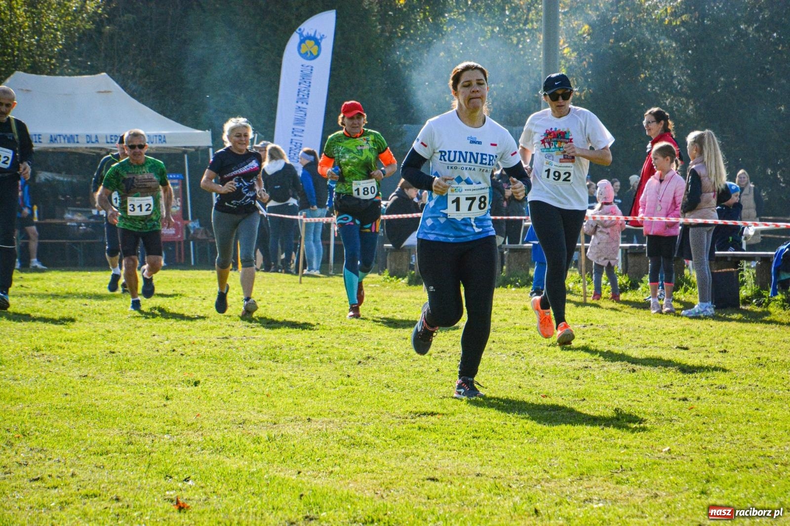 Zdjęcie w galerii na portalu naszraciborz.pl: Rywalizacja i rekreacja. Rodzinny piknik biegowy w Pietrowicach Wielkich wiadomości z regionu