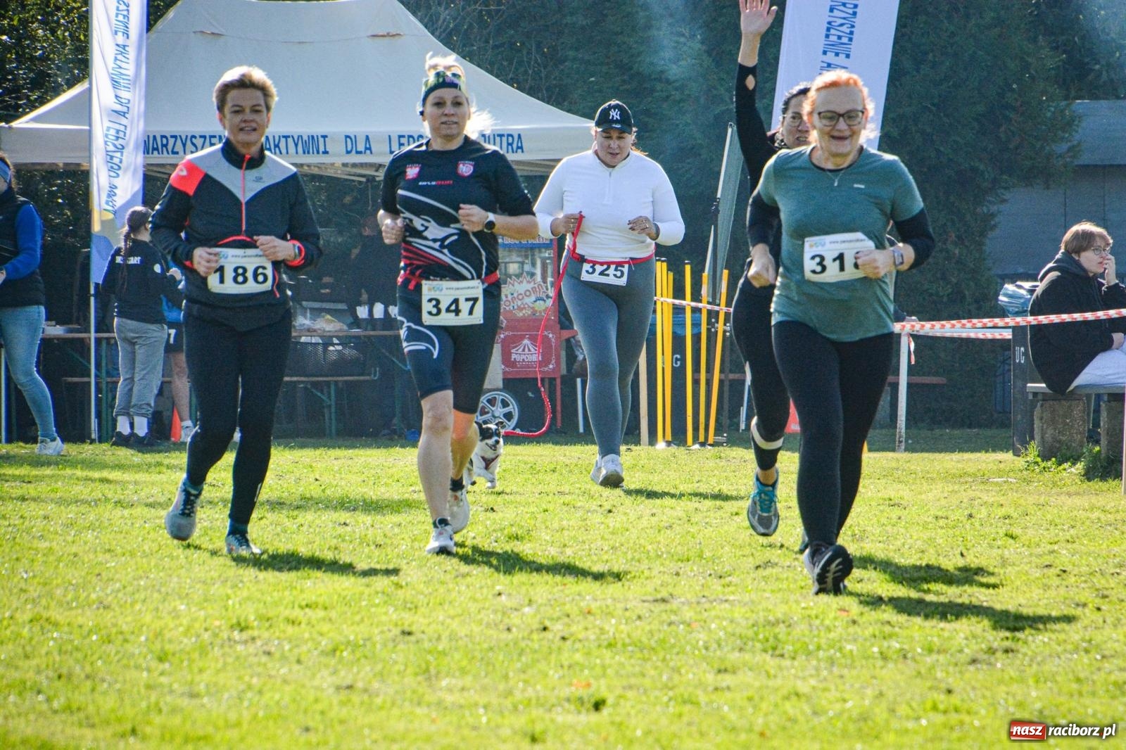 Zdjęcie w galerii na portalu naszraciborz.pl: Rywalizacja i rekreacja. Rodzinny piknik biegowy w Pietrowicach Wielkich wiadomości z regionu
