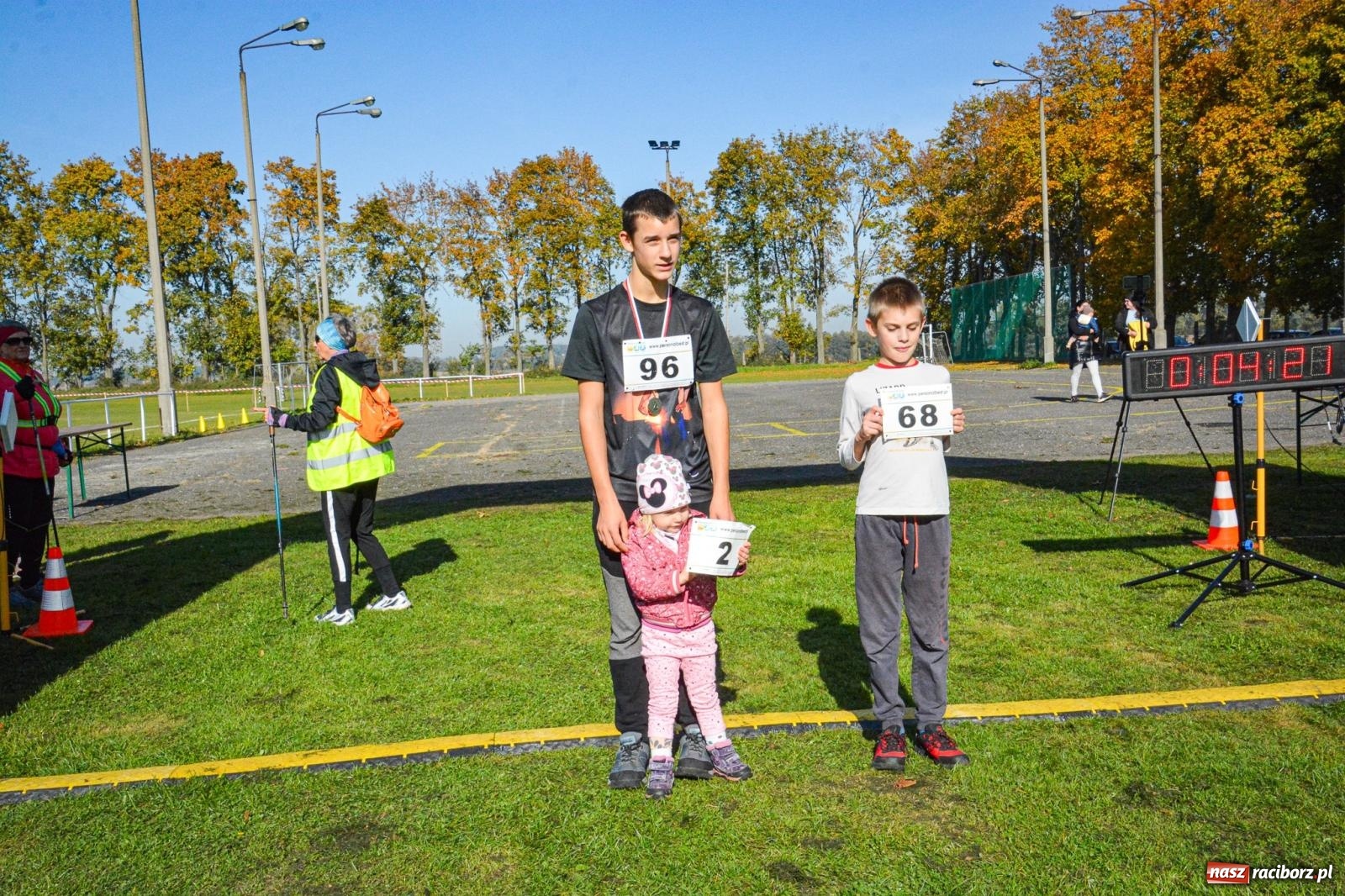 Zdjęcie w galerii na portalu naszraciborz.pl: Rywalizacja i rekreacja. Rodzinny piknik biegowy w Pietrowicach Wielkich wiadomości z regionu