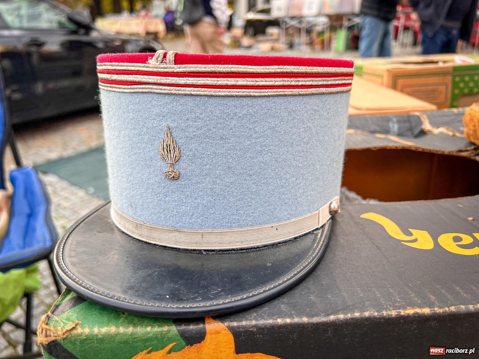 Zdjęcie w galerii na portalu naszraciborz.pl: Kiermasz, bazarek i targ staroci. Sobotnie handlowanie na obrzeżach rynku i żale sprzedawców wiadomości z regionu