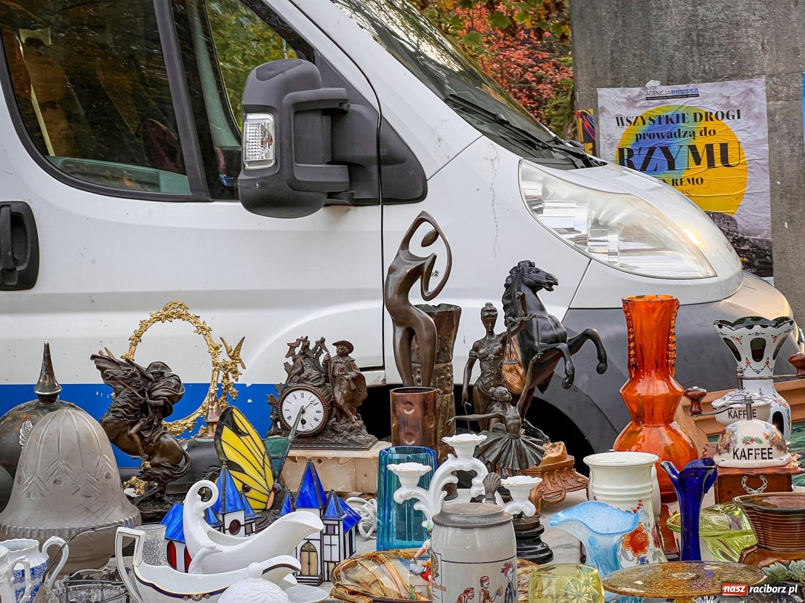 Zdjęcie w galerii na portalu naszraciborz.pl: Kiermasz, bazarek i targ staroci. Sobotnie handlowanie na obrzeżach rynku i żale sprzedawców wiadomości z regionu