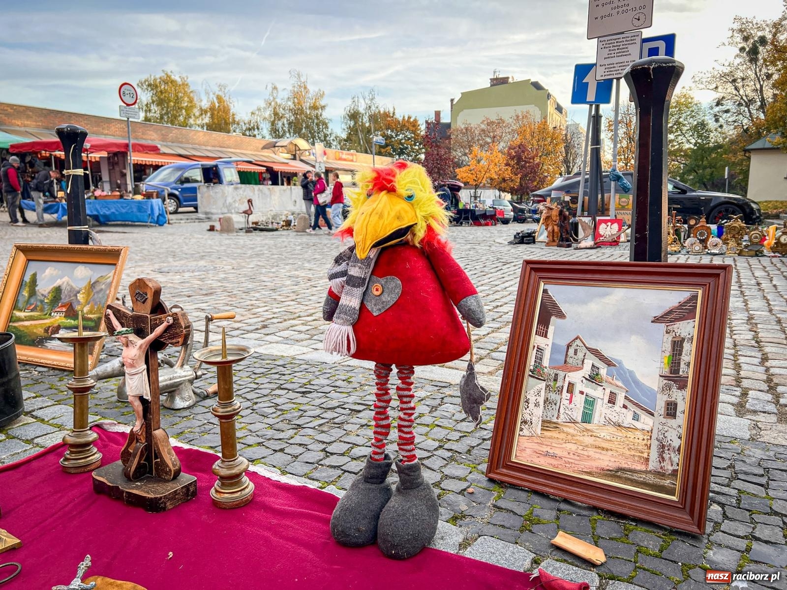 Zdjęcie w galerii na portalu naszraciborz.pl: Kiermasz, bazarek i targ staroci. Sobotnie handlowanie na obrzeżach rynku i żale sprzedawców wiadomości z regionu