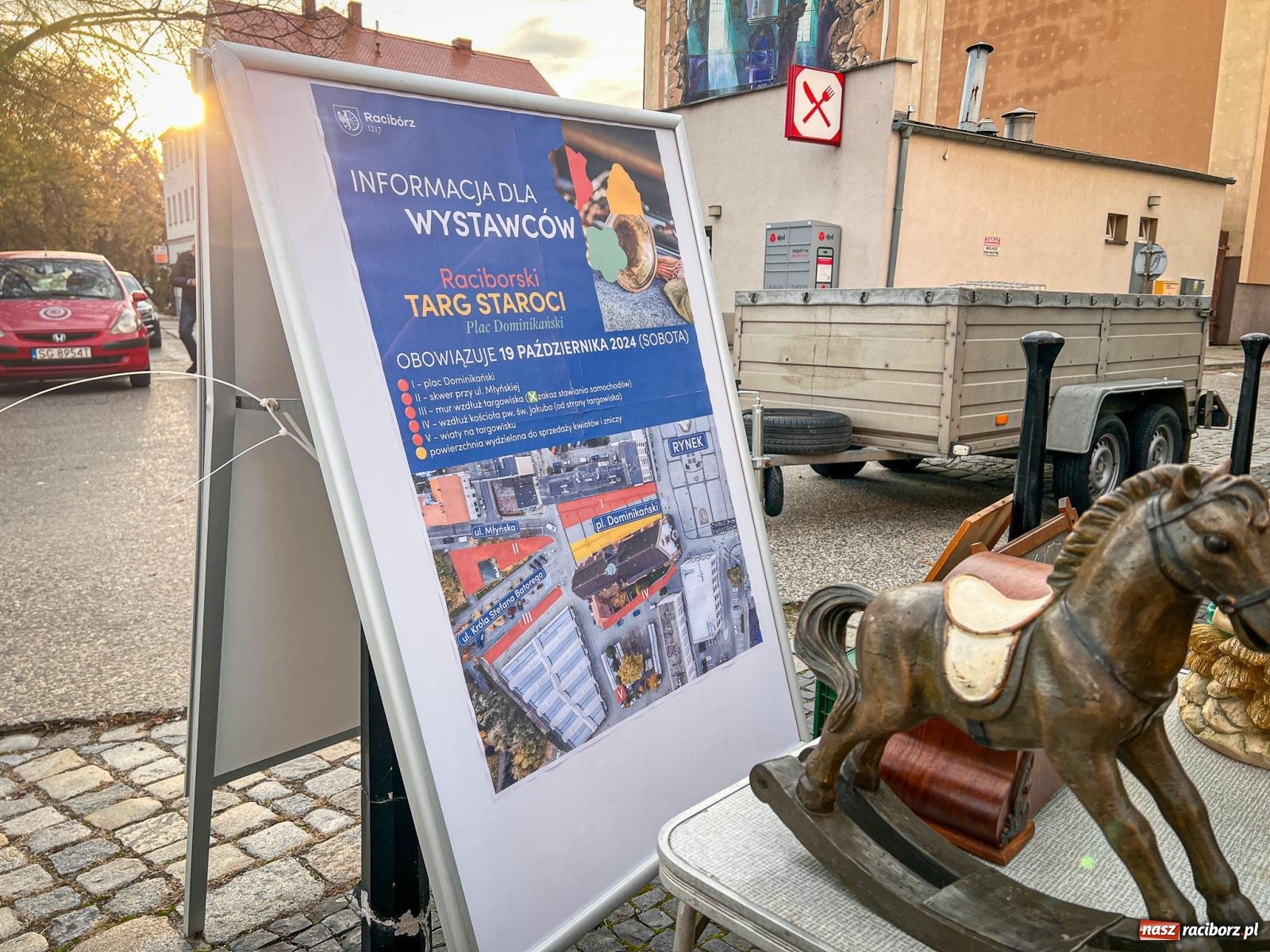 Zdjęcie w galerii na portalu naszraciborz.pl: Kiermasz, bazarek i targ staroci. Sobotnie handlowanie na obrzeżach rynku i żale sprzedawców wiadomości z regionu