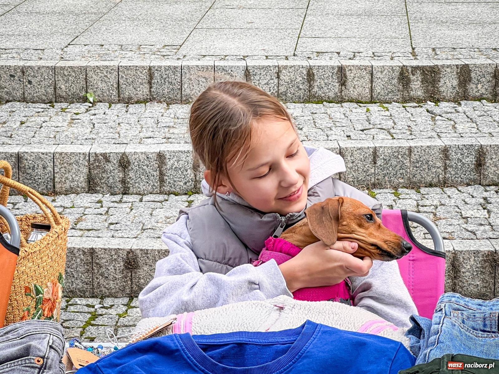 Zdjęcie w galerii na portalu naszraciborz.pl: Kiermasz, bazarek i targ staroci. Sobotnie handlowanie na obrzeżach rynku i żale sprzedawców wiadomości z regionu