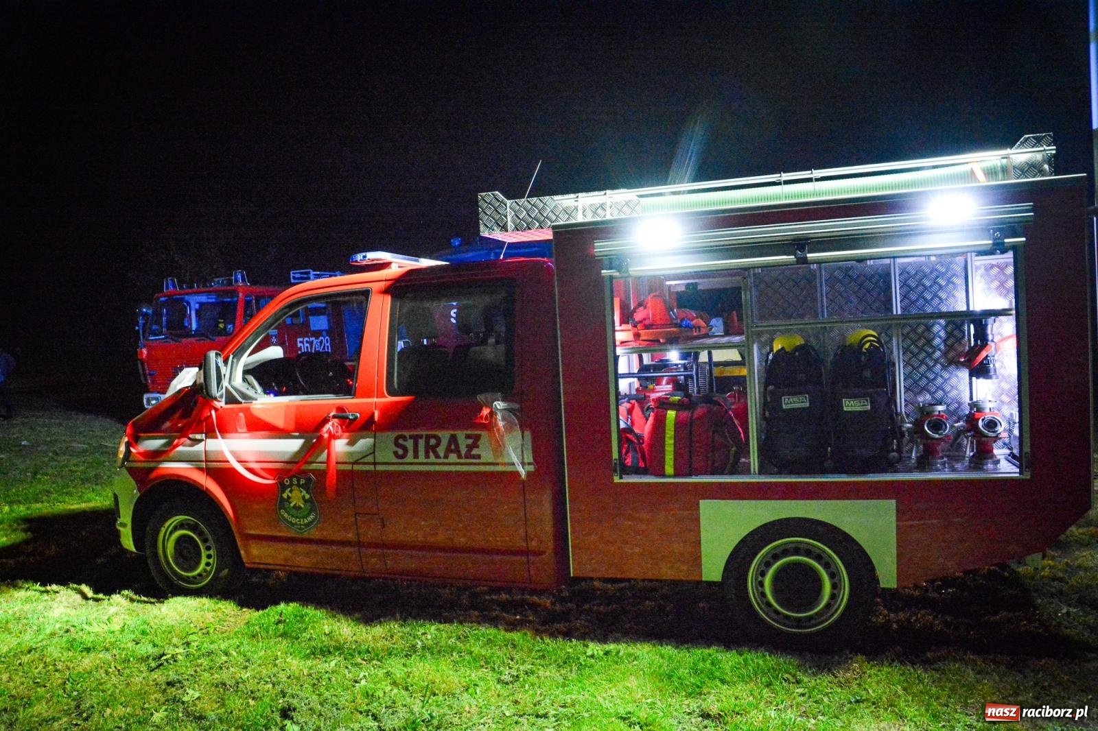 Zdjęcie w galerii na portalu naszraciborz.pl: W końcu mają czym wyjeżdżać do akcji. OSP Gródczanki mają nowy lekki wóz strażacki wiadomości z regionu