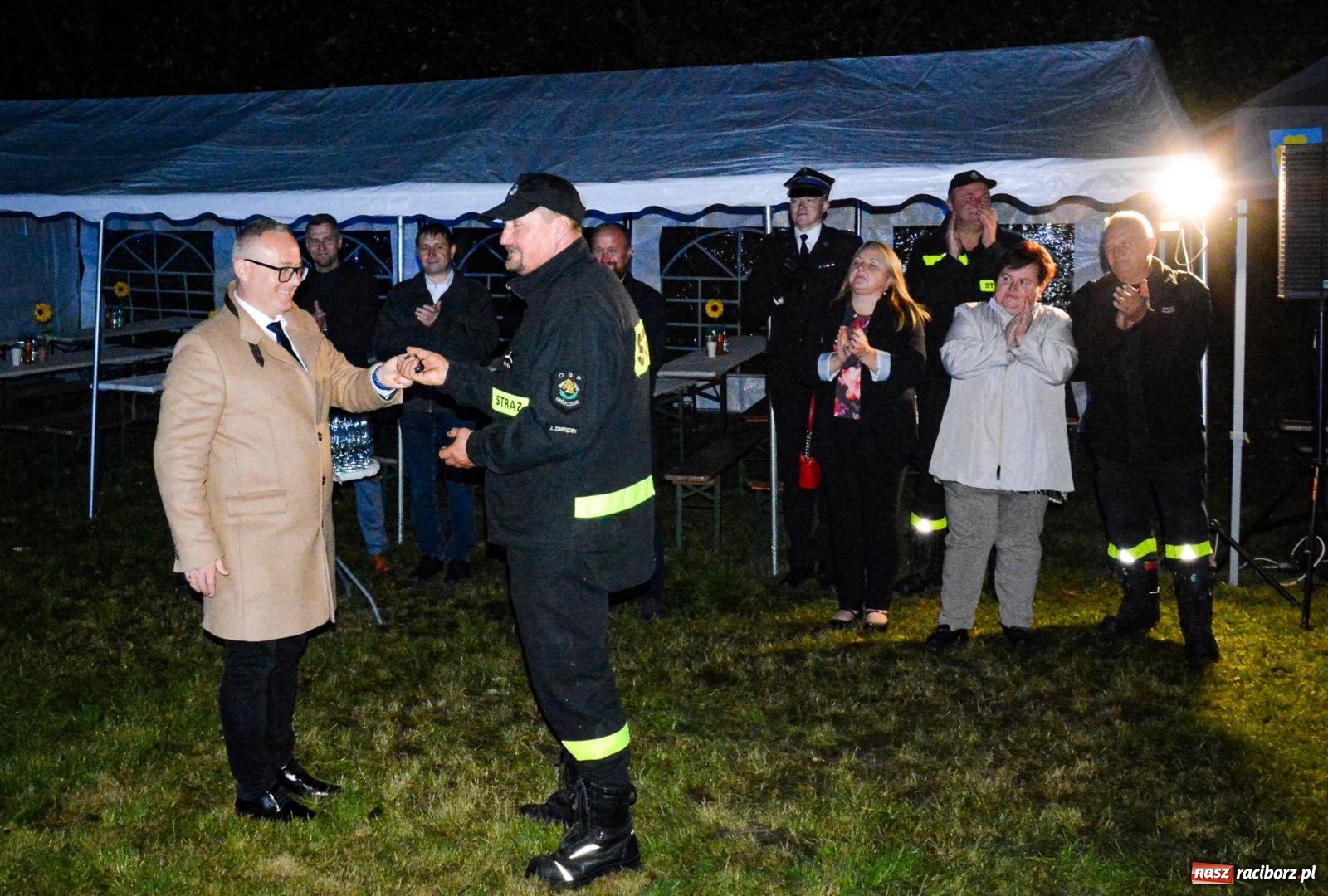 Zdjęcie w galerii na portalu naszraciborz.pl: W końcu mają czym wyjeżdżać do akcji. OSP Gródczanki mają nowy lekki wóz strażacki wiadomości z regionu