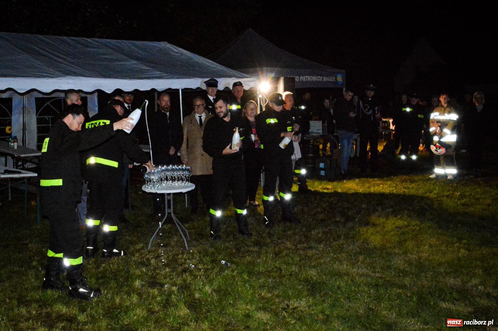 Zdjęcie w galerii na portalu naszraciborz.pl: W końcu mają czym wyjeżdżać do akcji. OSP Gródczanki mają nowy lekki wóz strażacki wiadomości z regionu