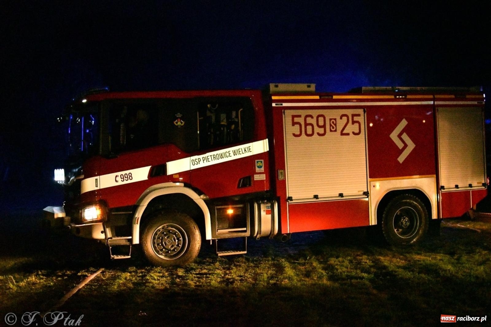 Zdjęcie w galerii na portalu naszraciborz.pl: W końcu mają czym wyjeżdżać do akcji. OSP Gródczanki mają nowy lekki wóz strażacki wiadomości z regionu