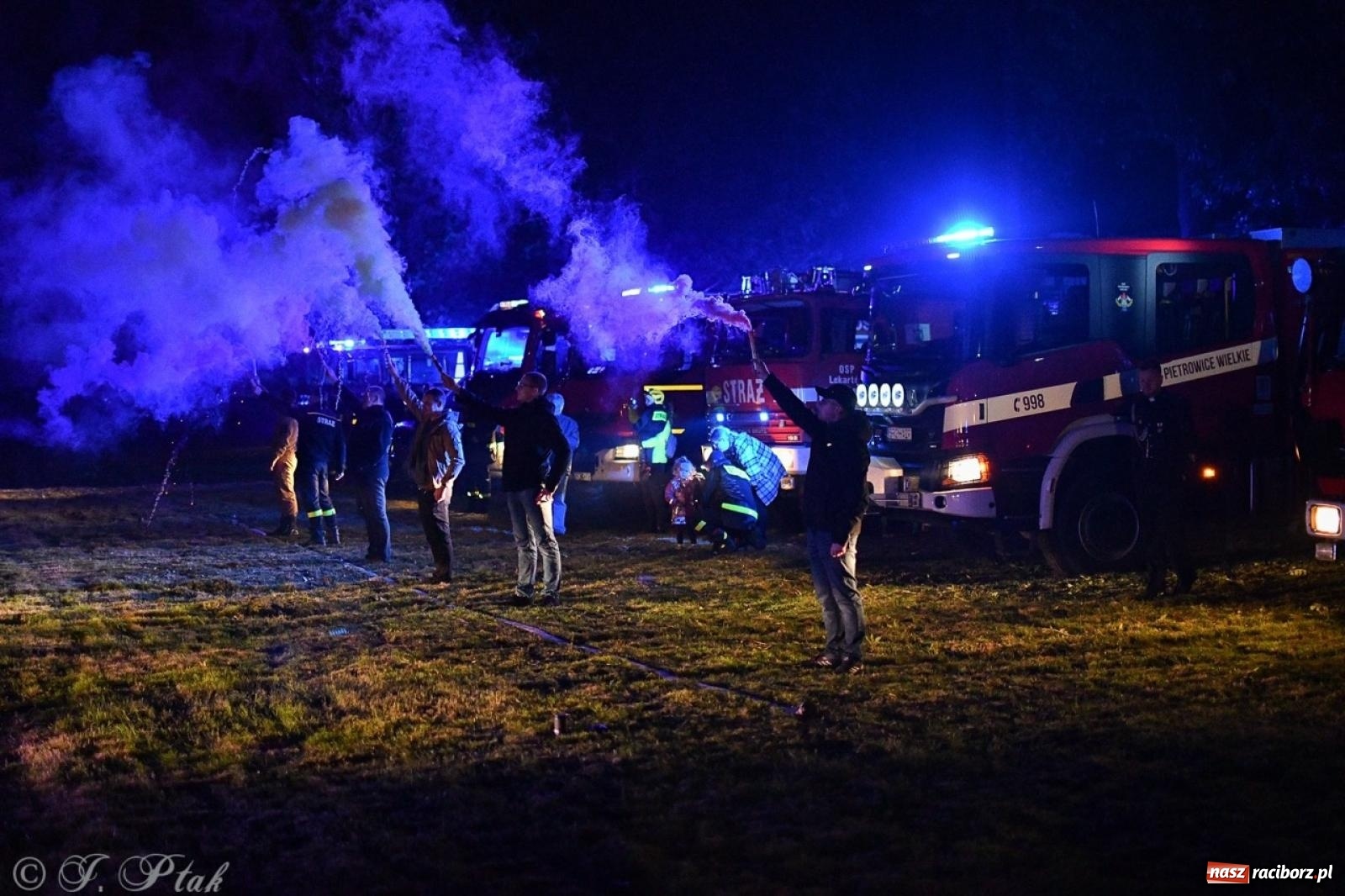 Zdjęcie w galerii na portalu naszraciborz.pl: W końcu mają czym wyjeżdżać do akcji. OSP Gródczanki mają nowy lekki wóz strażacki wiadomości z regionu
