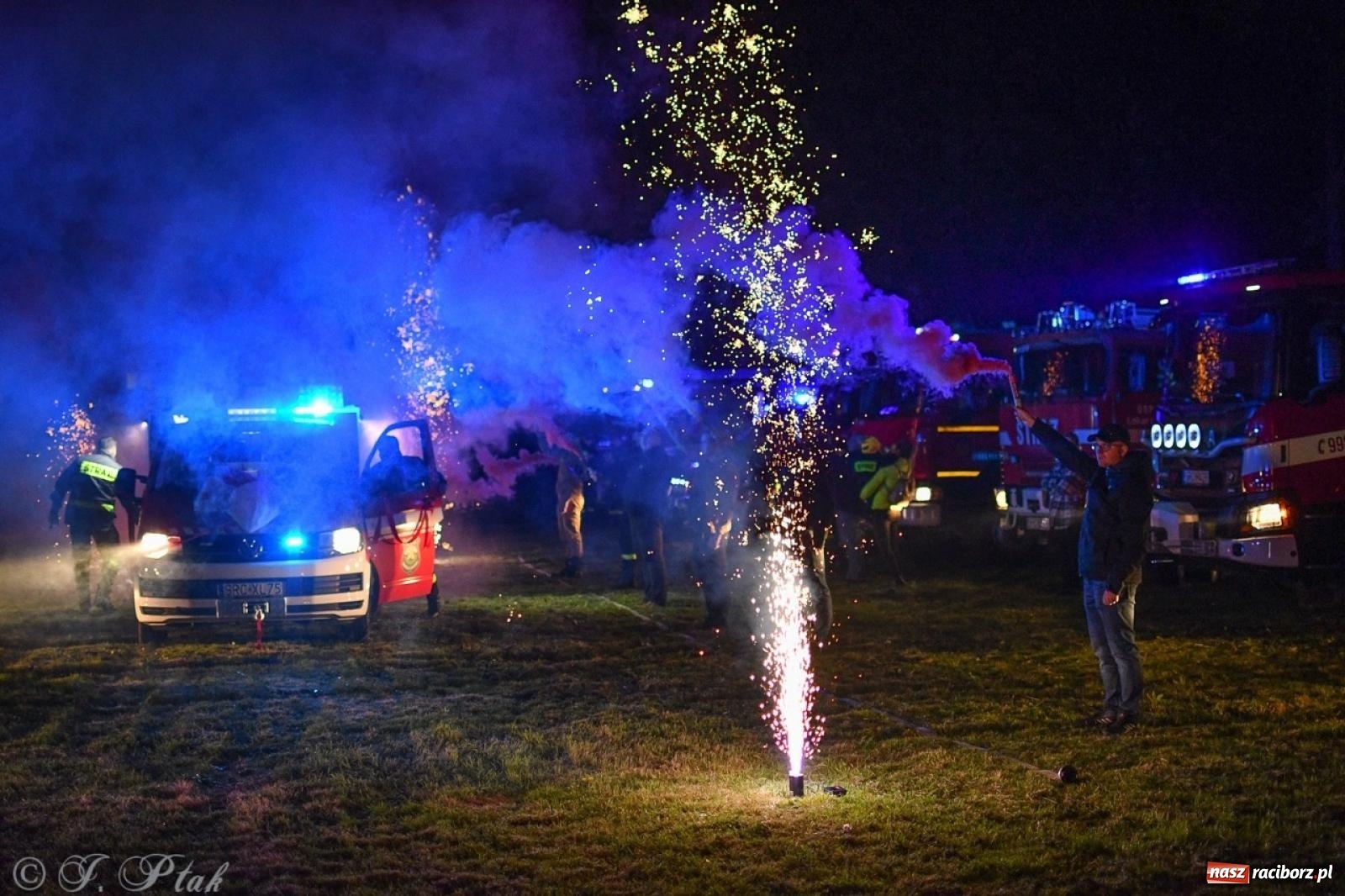 Zdjęcie w galerii na portalu naszraciborz.pl: W końcu mają czym wyjeżdżać do akcji. OSP Gródczanki mają nowy lekki wóz strażacki wiadomości z regionu