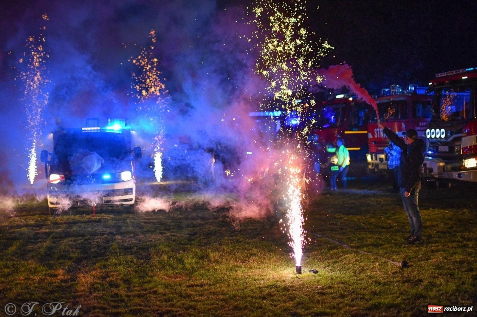 Zdjęcie w galerii na portalu naszraciborz.pl: W końcu mają czym wyjeżdżać do akcji. OSP Gródczanki mają nowy lekki wóz strażacki wiadomości z regionu