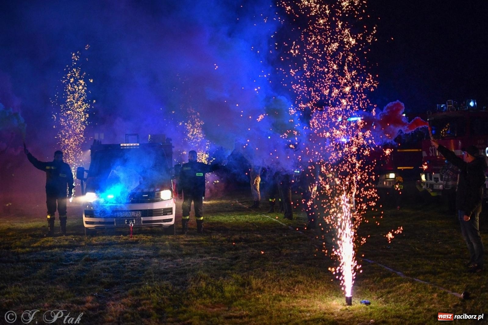 Zdjęcie w galerii na portalu naszraciborz.pl: W końcu mają czym wyjeżdżać do akcji. OSP Gródczanki mają nowy lekki wóz strażacki wiadomości z regionu