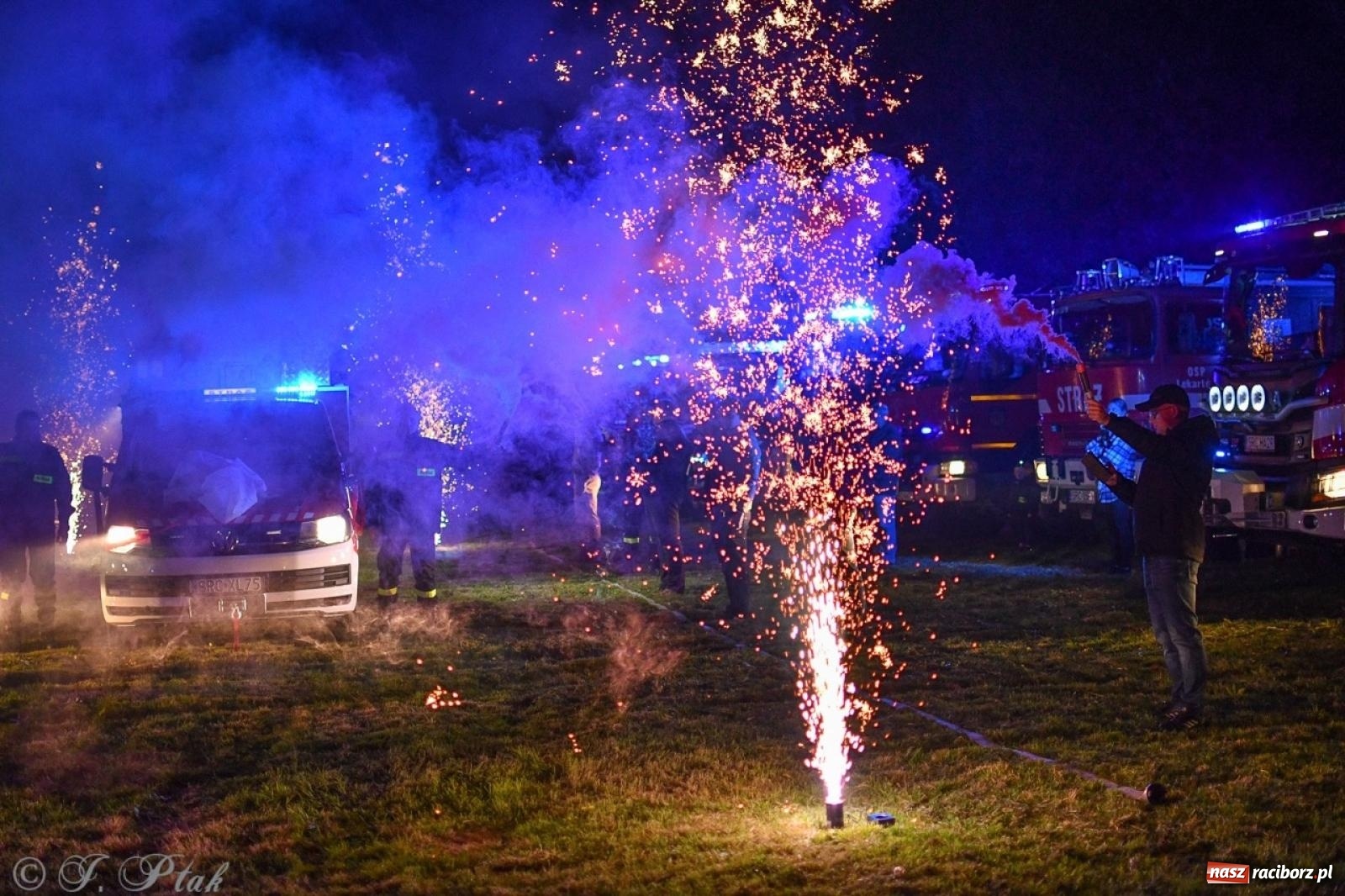 Zdjęcie w galerii na portalu naszraciborz.pl: W końcu mają czym wyjeżdżać do akcji. OSP Gródczanki mają nowy lekki wóz strażacki wiadomości z regionu