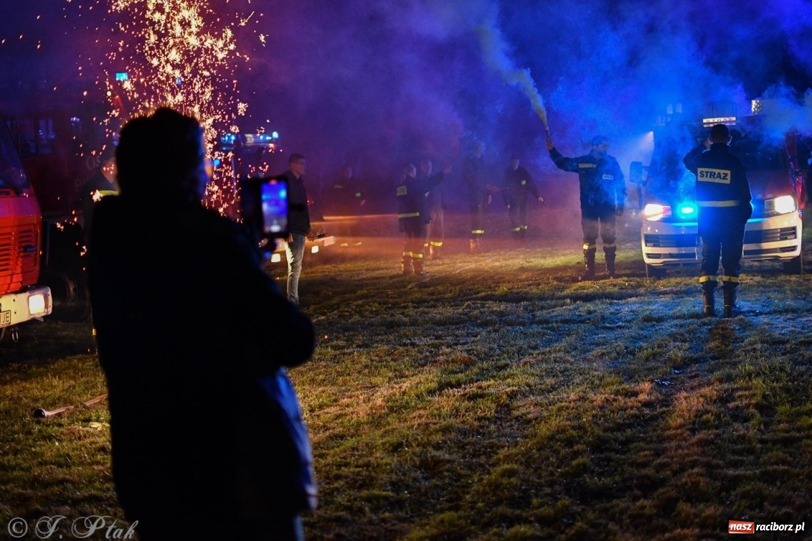 Zdjęcie w galerii na portalu naszraciborz.pl: W końcu mają czym wyjeżdżać do akcji. OSP Gródczanki mają nowy lekki wóz strażacki wiadomości z regionu