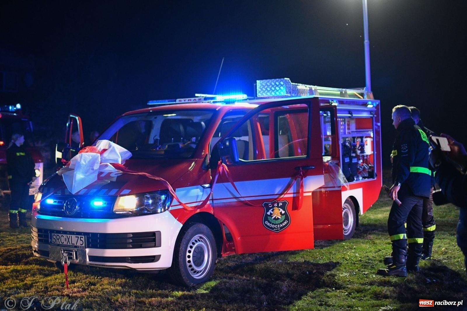 Zdjęcie w galerii na portalu naszraciborz.pl: W końcu mają czym wyjeżdżać do akcji. OSP Gródczanki mają nowy lekki wóz strażacki wiadomości z regionu
