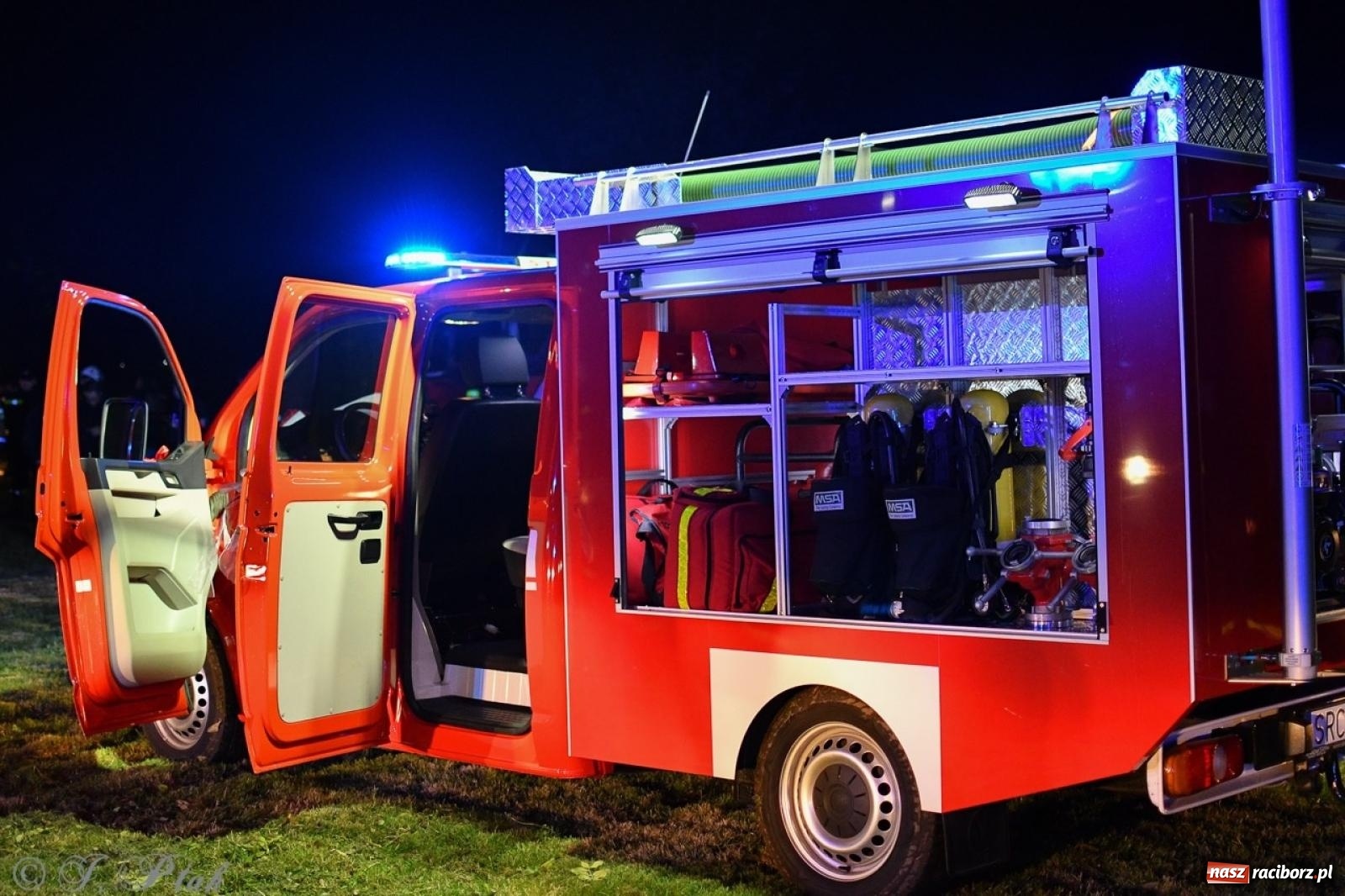 Zdjęcie w galerii na portalu naszraciborz.pl: W końcu mają czym wyjeżdżać do akcji. OSP Gródczanki mają nowy lekki wóz strażacki wiadomości z regionu