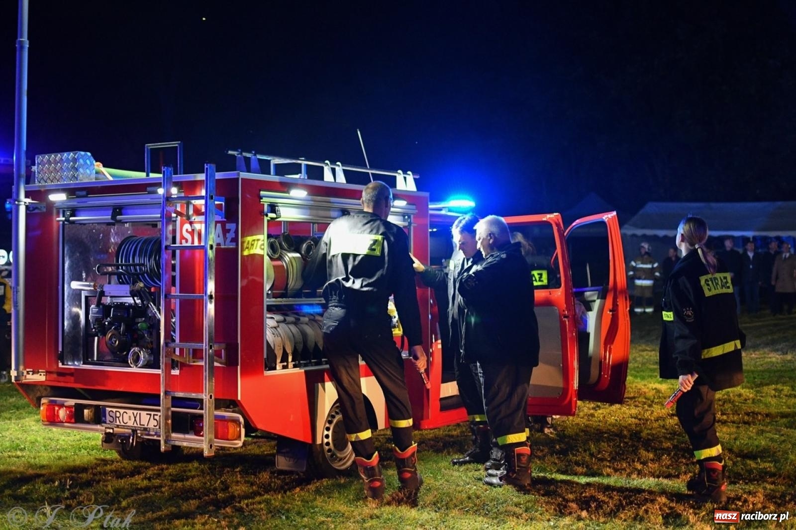 Zdjęcie w galerii na portalu naszraciborz.pl: W końcu mają czym wyjeżdżać do akcji. OSP Gródczanki mają nowy lekki wóz strażacki wiadomości z regionu