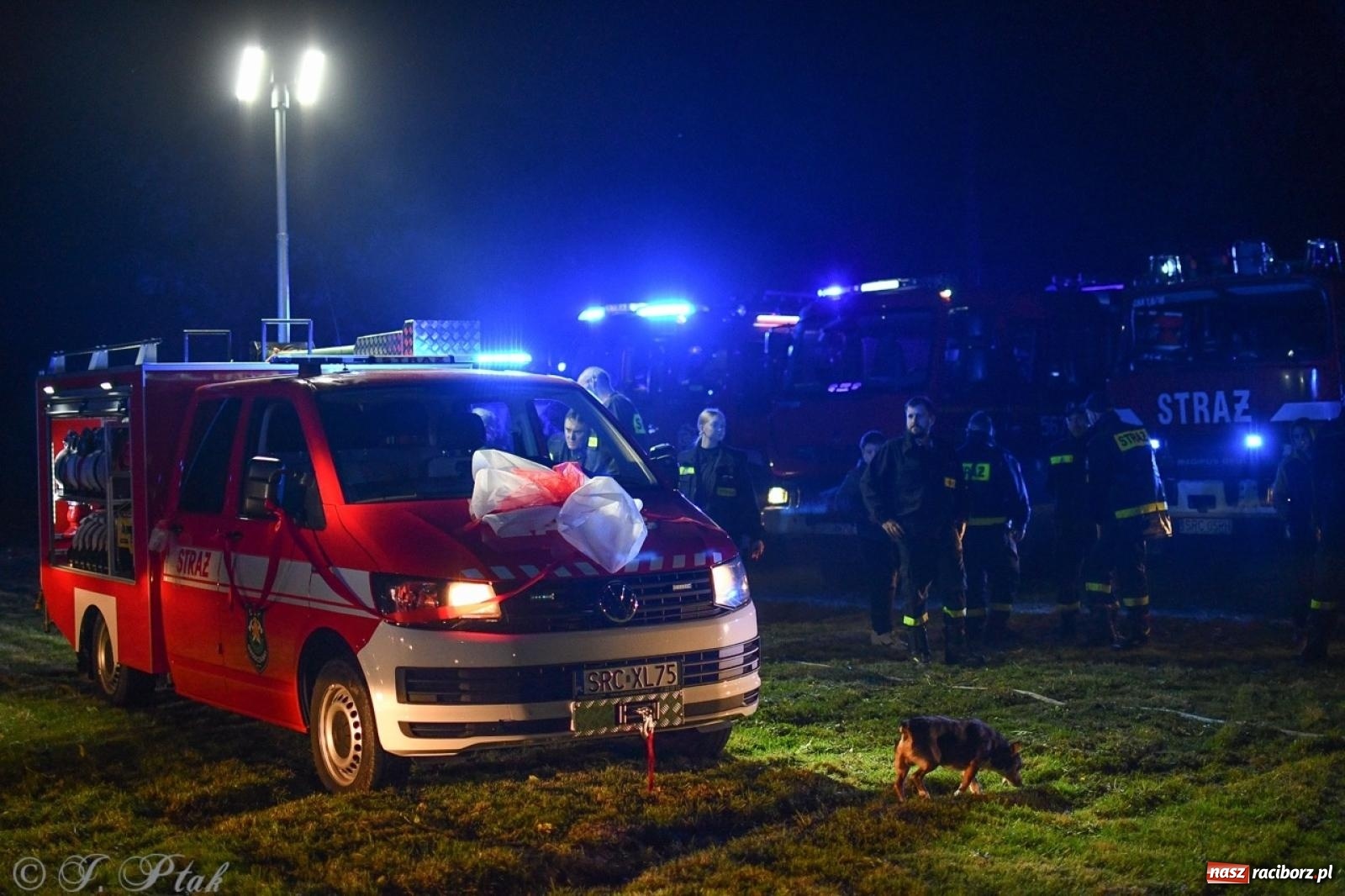Zdjęcie w galerii na portalu naszraciborz.pl: W końcu mają czym wyjeżdżać do akcji. OSP Gródczanki mają nowy lekki wóz strażacki wiadomości z regionu