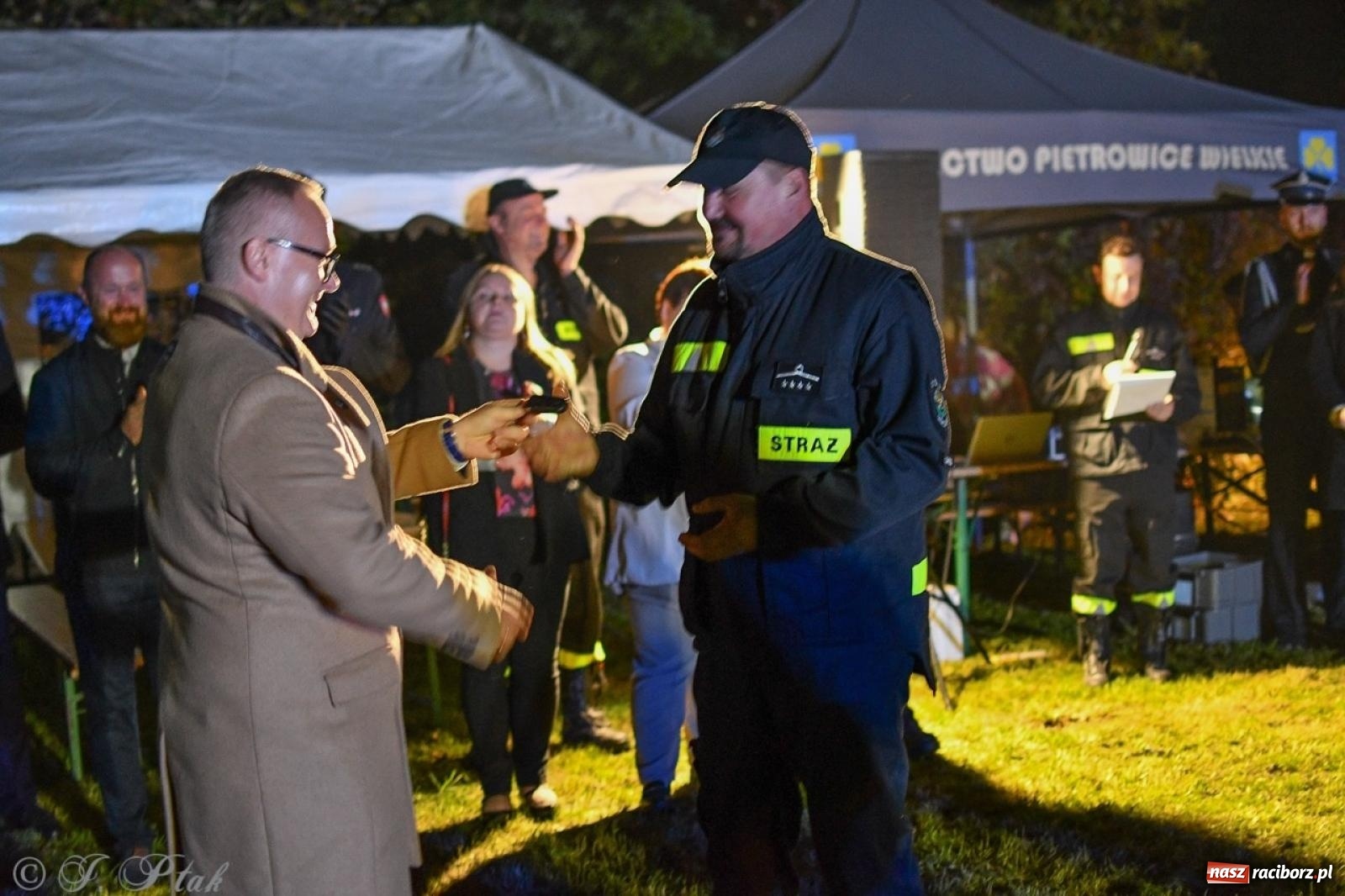 Zdjęcie w galerii na portalu naszraciborz.pl: W końcu mają czym wyjeżdżać do akcji. OSP Gródczanki mają nowy lekki wóz strażacki wiadomości z regionu