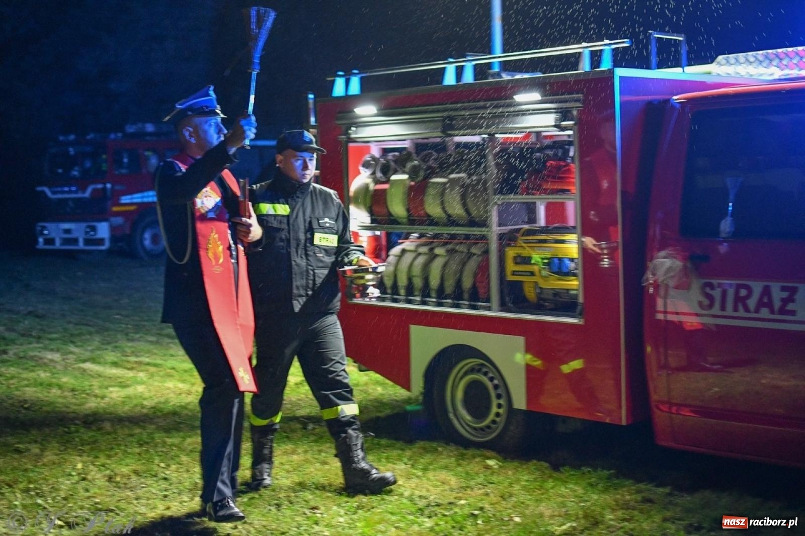 Zdjęcie w galerii na portalu naszraciborz.pl: W końcu mają czym wyjeżdżać do akcji. OSP Gródczanki mają nowy lekki wóz strażacki wiadomości z regionu