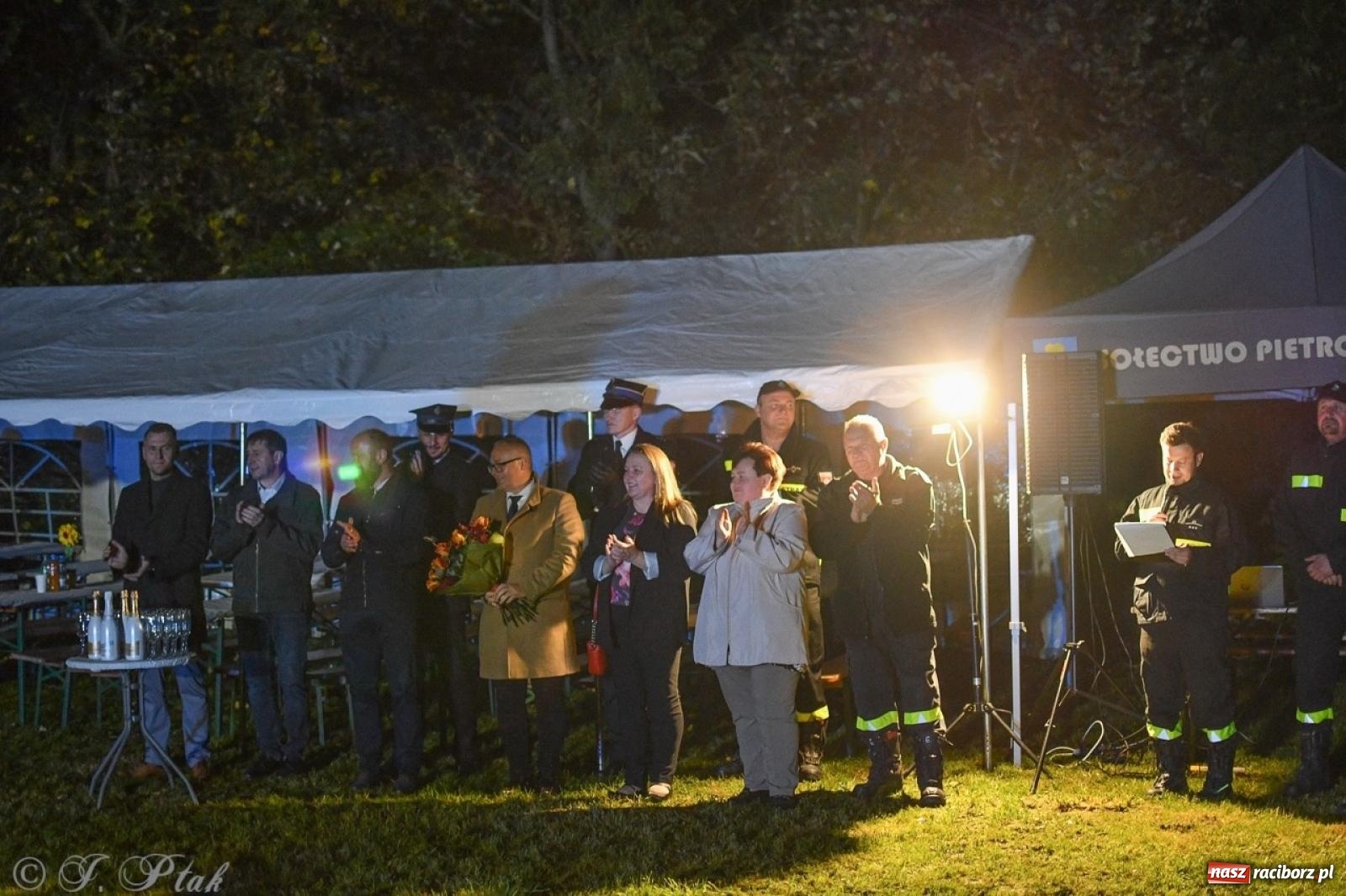 Zdjęcie w galerii na portalu naszraciborz.pl: W końcu mają czym wyjeżdżać do akcji. OSP Gródczanki mają nowy lekki wóz strażacki wiadomości z regionu