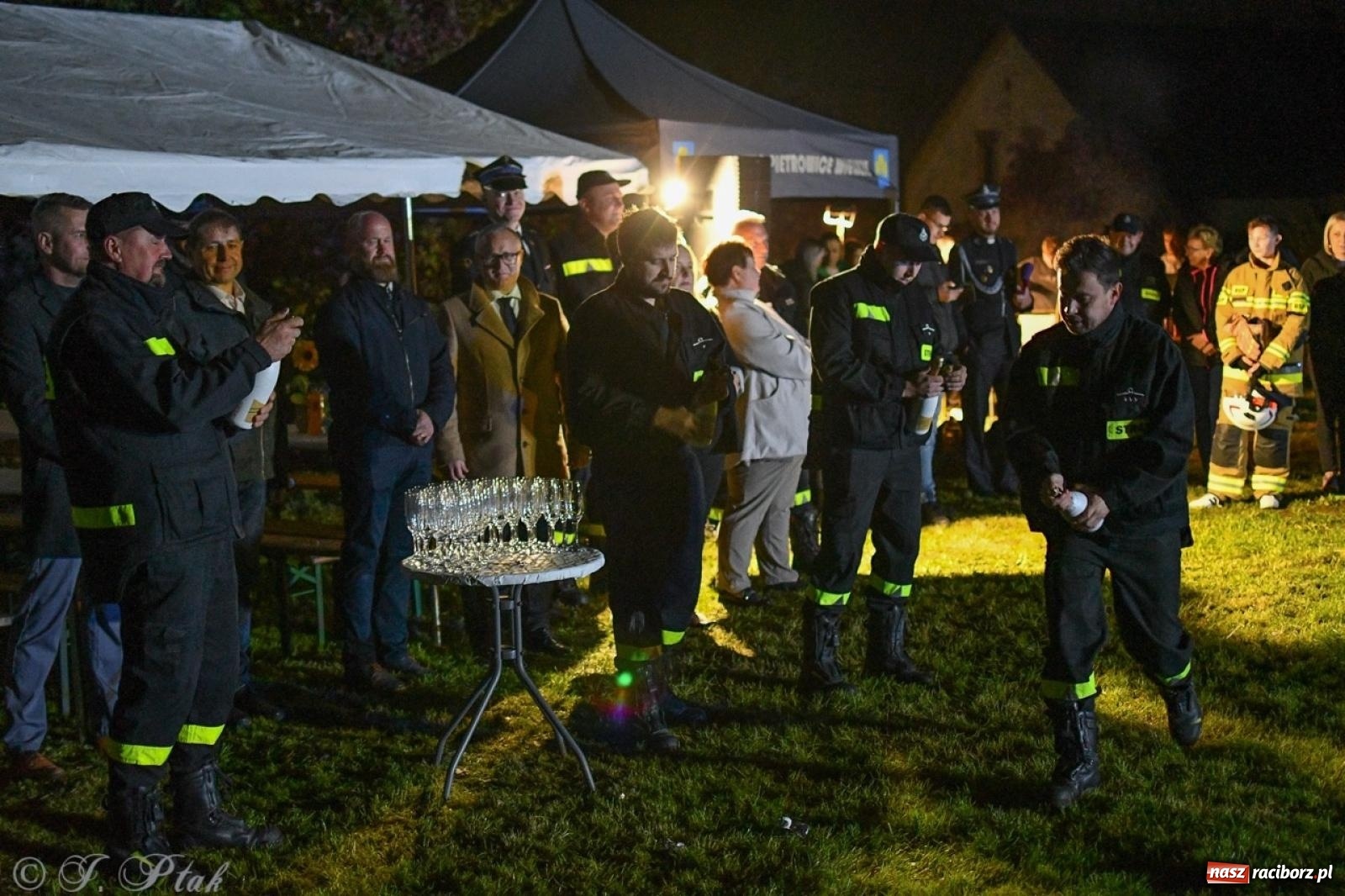 Zdjęcie w galerii na portalu naszraciborz.pl: W końcu mają czym wyjeżdżać do akcji. OSP Gródczanki mają nowy lekki wóz strażacki wiadomości z regionu