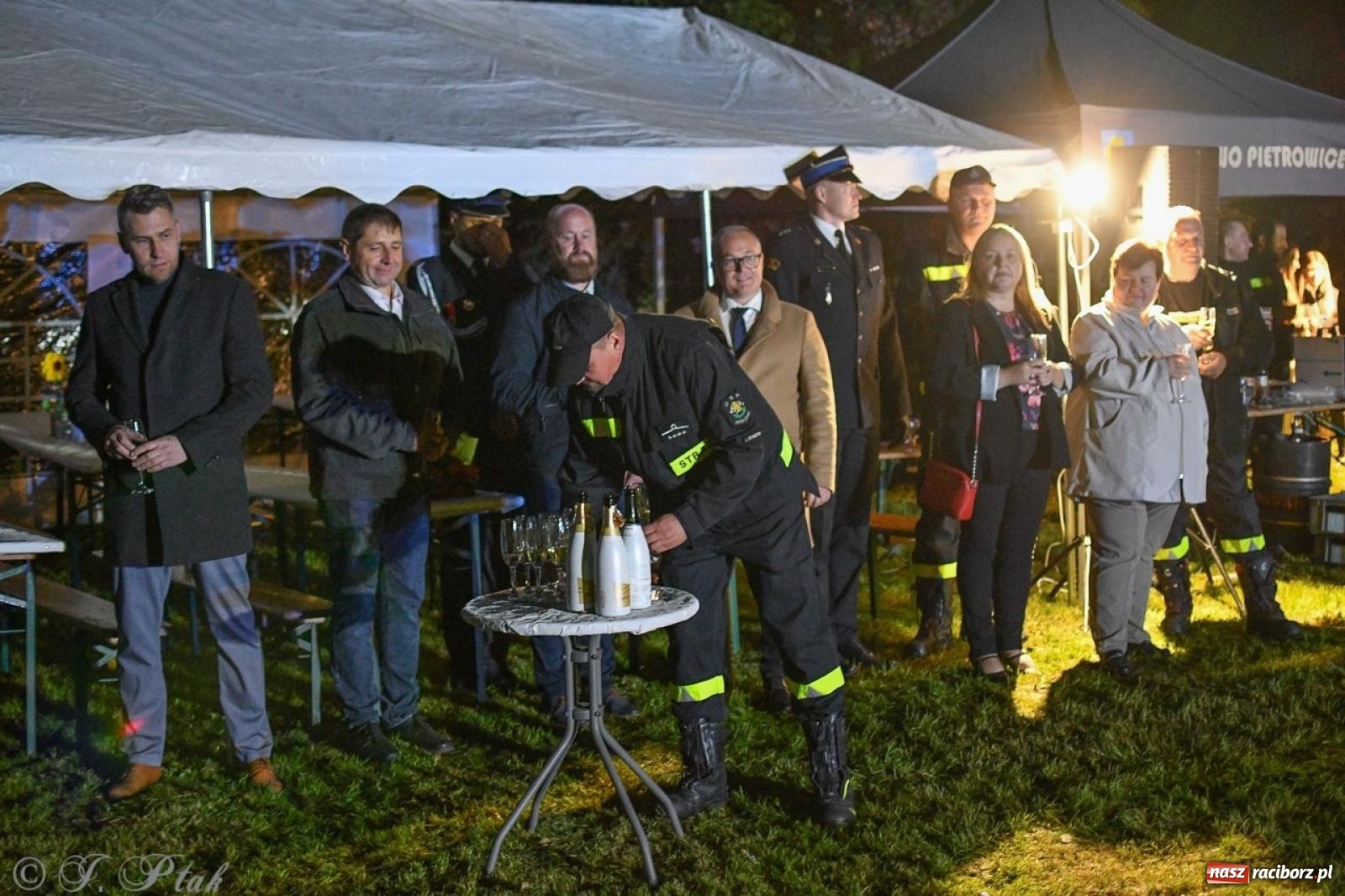 Zdjęcie w galerii na portalu naszraciborz.pl: W końcu mają czym wyjeżdżać do akcji. OSP Gródczanki mają nowy lekki wóz strażacki wiadomości z regionu