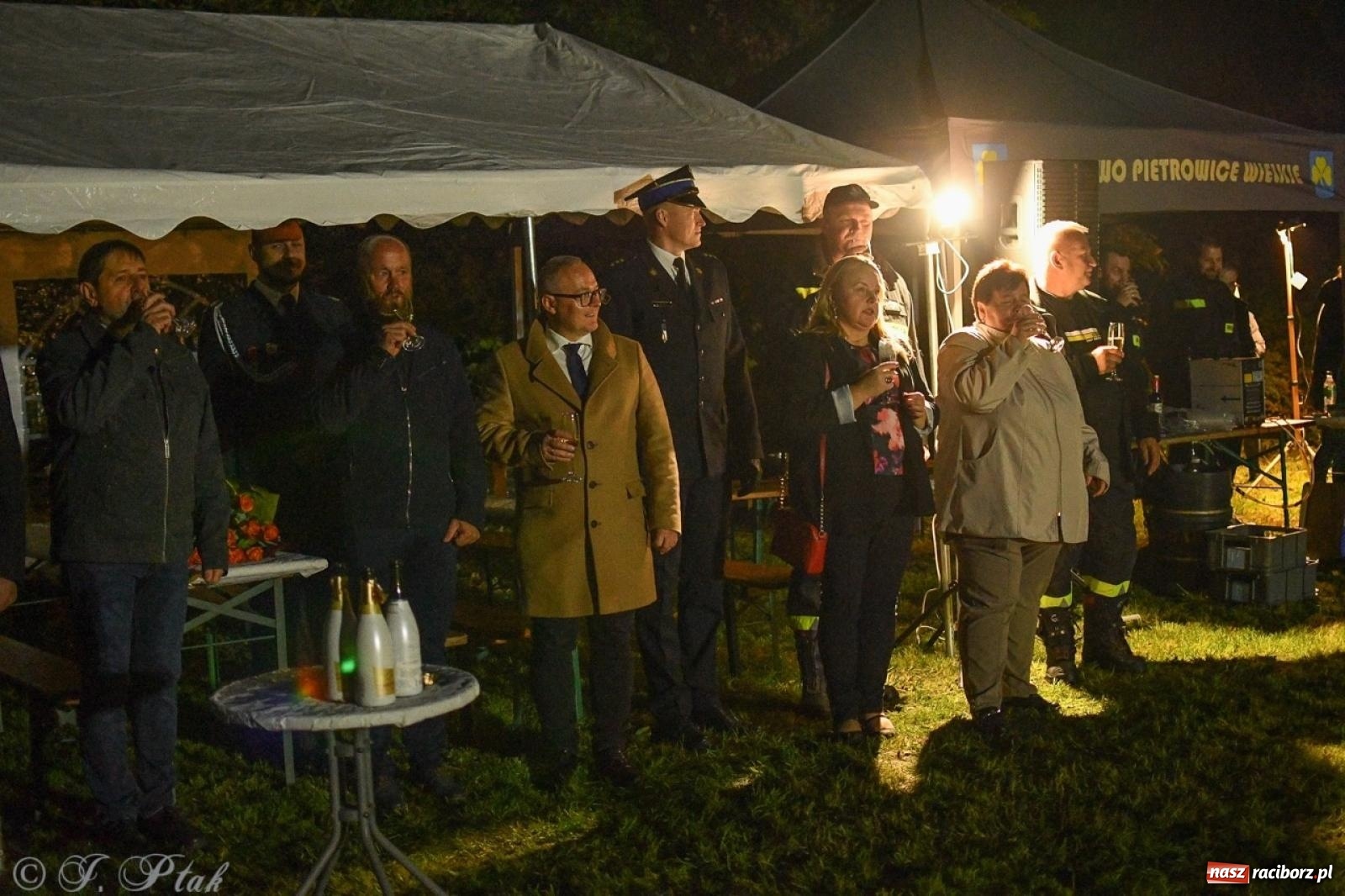 Zdjęcie w galerii na portalu naszraciborz.pl: W końcu mają czym wyjeżdżać do akcji. OSP Gródczanki mają nowy lekki wóz strażacki wiadomości z regionu