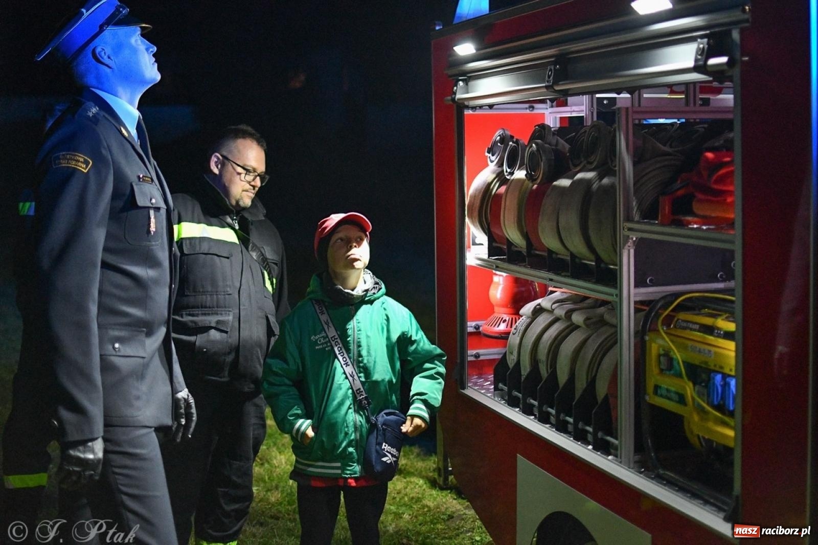Zdjęcie w galerii na portalu naszraciborz.pl: W końcu mają czym wyjeżdżać do akcji. OSP Gródczanki mają nowy lekki wóz strażacki wiadomości z regionu